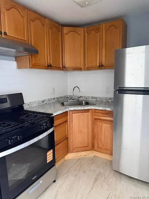 5041 61st Street, New York, NY, 2 Bedrooms Bedrooms, 4 Rooms Rooms,1 BathroomBathrooms,Residential Lease,For Rent,61st,0,1045123 5041 61st Street, New York, NY, 2 Bedrooms Bedrooms, 4 Rooms Rooms,1 BathroomBathrooms,Residential Lease,For Rent,61st,0,1045123