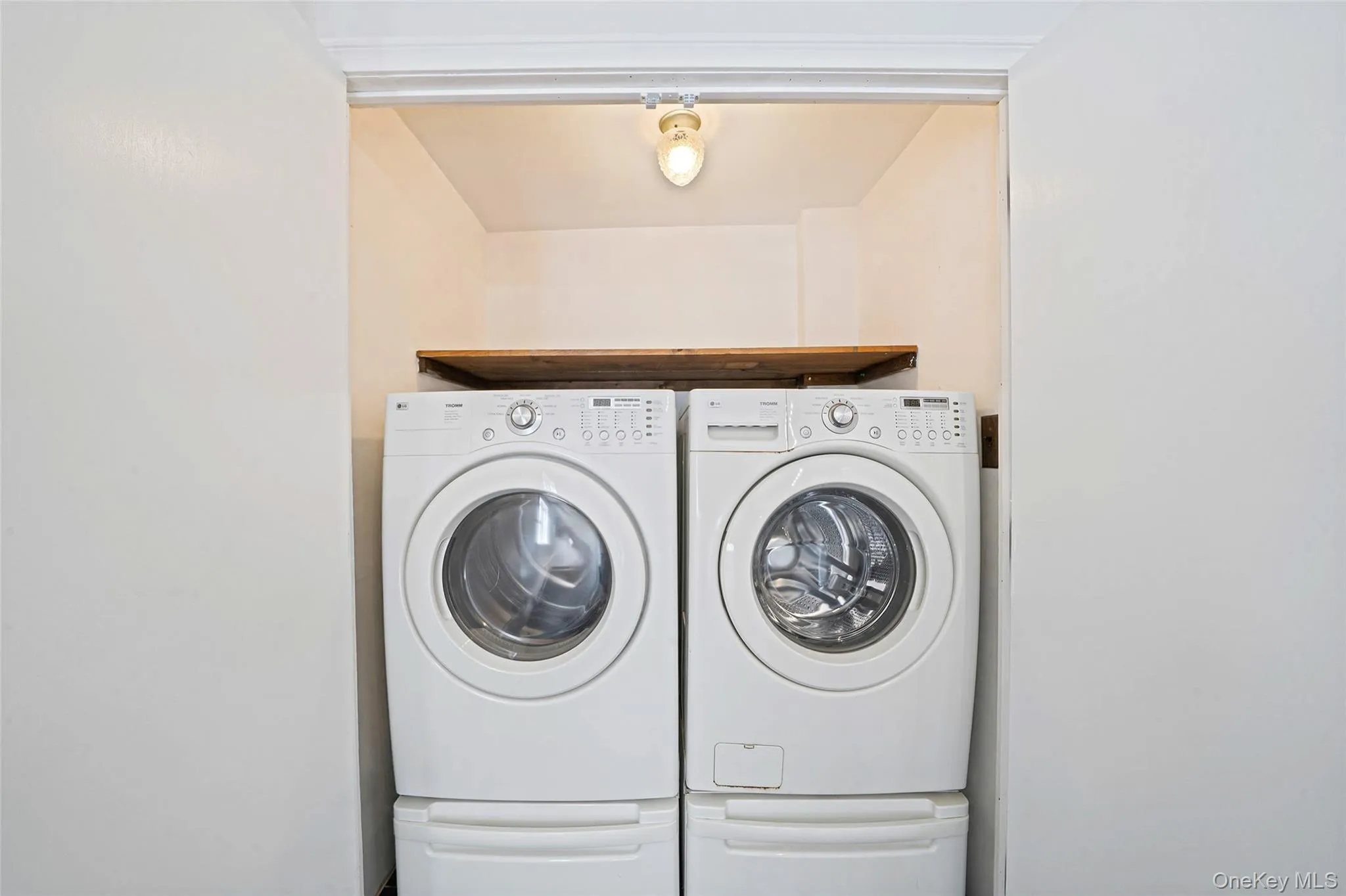 68 Oakdale Avenue, Brookhaven, NY, 4 Bedrooms Bedrooms, 8 Rooms Rooms,1 BathroomBathrooms,Residential,For Rent,Oakdale,0,1045129 68 Oakdale Avenue, Brookhaven, NY, 4 Bedrooms Bedrooms, 8 Rooms Rooms,1 BathroomBathrooms,Residential,For Rent,Oakdale,0,1045129