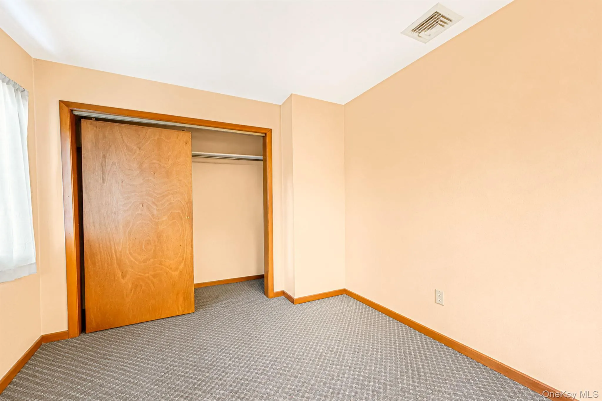 14 Roosevelt Avenue, Smithtown, NY, 5 Bedrooms Bedrooms, 11 Rooms Rooms,2 BathroomsBathrooms,Residential,For Rent,Roosevelt,0,1045135 14 Roosevelt Avenue, Smithtown, NY, 5 Bedrooms Bedrooms, 11 Rooms Rooms,2 BathroomsBathrooms,Residential,For Rent,Roosevelt,0,1045135