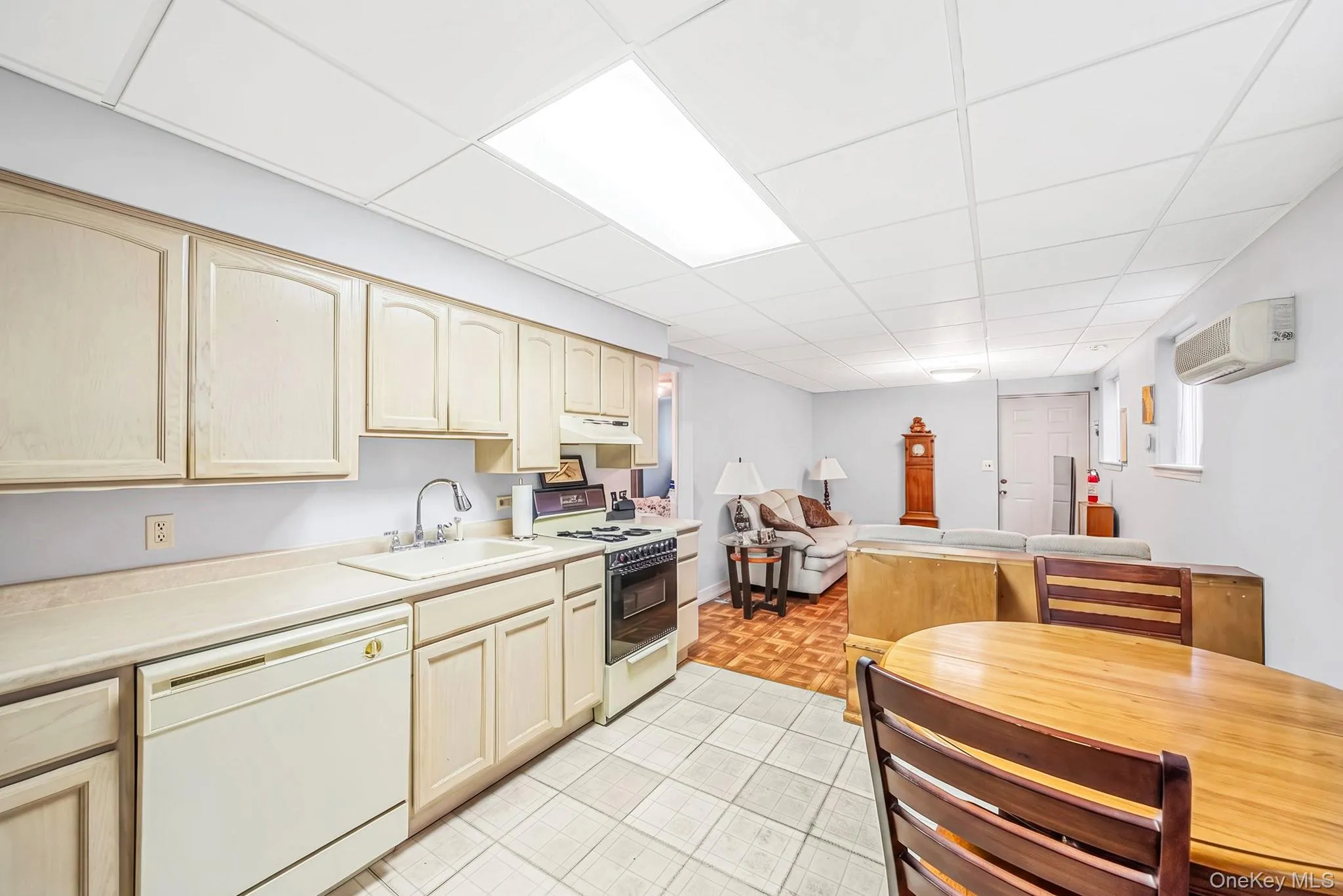 14 Roosevelt Avenue, Smithtown, NY, 5 Bedrooms Bedrooms, 11 Rooms Rooms,2 BathroomsBathrooms,Residential,For Rent,Roosevelt,0,1045135 14 Roosevelt Avenue, Smithtown, NY, 5 Bedrooms Bedrooms, 11 Rooms Rooms,2 BathroomsBathrooms,Residential,For Rent,Roosevelt,0,1045135