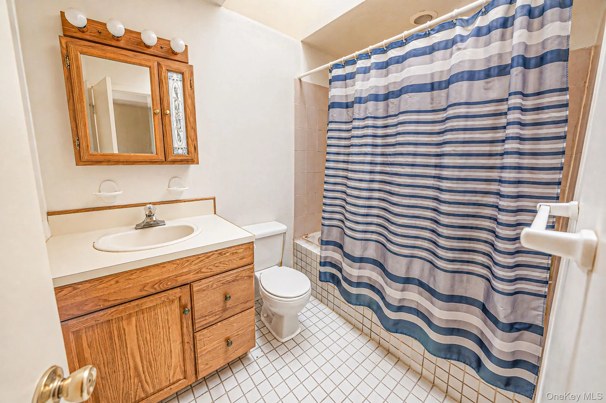 14 Roosevelt Avenue, Smithtown, NY, 5 Bedrooms Bedrooms, 11 Rooms Rooms,2 BathroomsBathrooms,Residential,For Rent,Roosevelt,0,1045135 14 Roosevelt Avenue, Smithtown, NY, 5 Bedrooms Bedrooms, 11 Rooms Rooms,2 BathroomsBathrooms,Residential,For Rent,Roosevelt,0,1045135