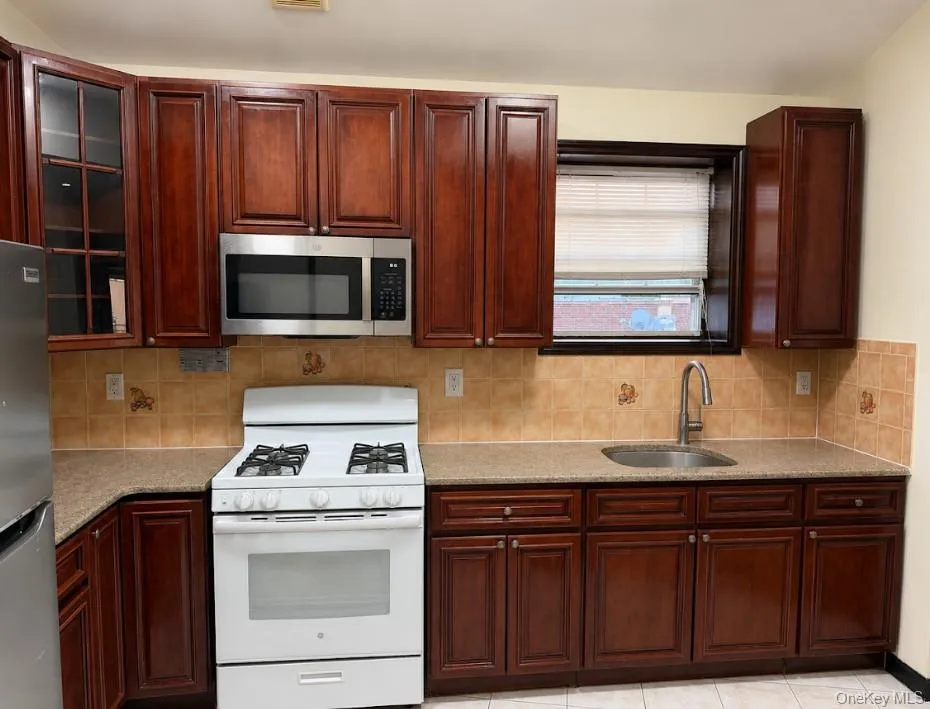 8440 102nd Avenue, New York, NY, 3 Bedroom Bedrooms, 7 Room Rooms,2 BathroomBathrooms,Residential Lease,For Rent,102nd,0,1045137 8440 102nd Avenue, New York, NY, 3 Bedroom Bedrooms, 7 Room Rooms,2 BathroomBathrooms,Residential Lease,For Rent,102nd,0,1045137