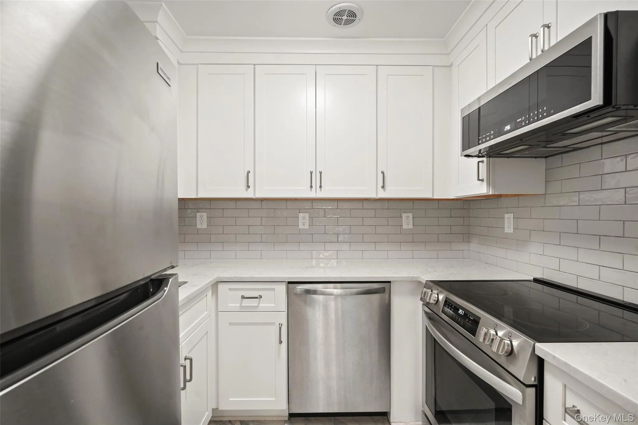 Sleek Updated Kitchen Sleek Updated Kitchen