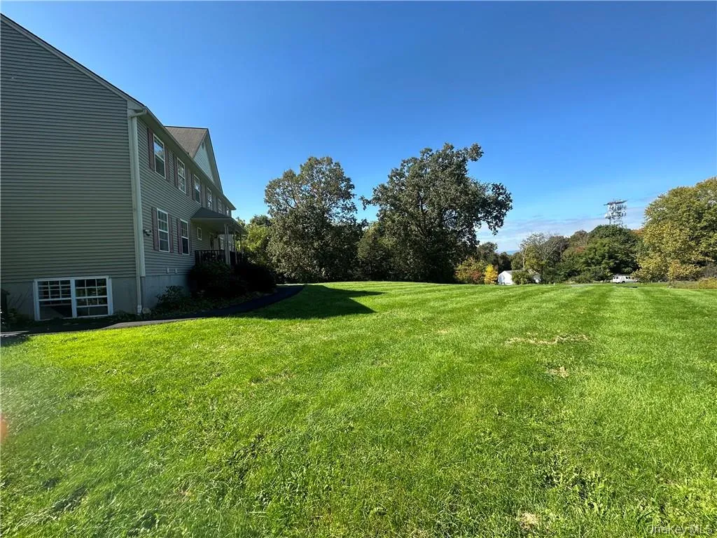 Plenty of lawn space for outdoor fun. Plenty of lawn space for outdoor fun.