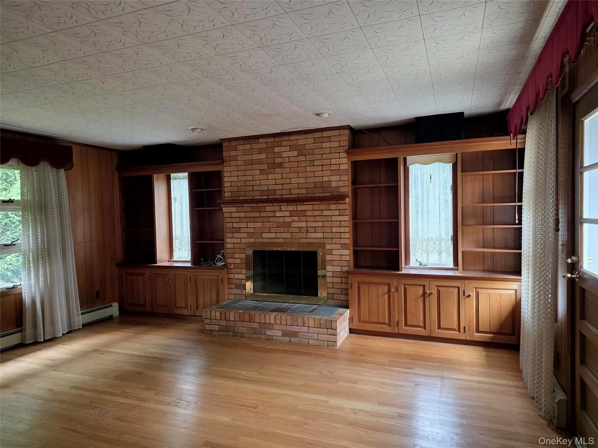 42 Sheridan Street, Huntington, NY, 3 Bedrooms Bedrooms, 6 Rooms Rooms,1 BathroomBathrooms,Residential,For Rent,Sheridan,0,1045146 42 Sheridan Street, Huntington, NY, 3 Bedrooms Bedrooms, 6 Rooms Rooms,1 BathroomBathrooms,Residential,For Rent,Sheridan,0,1045146
