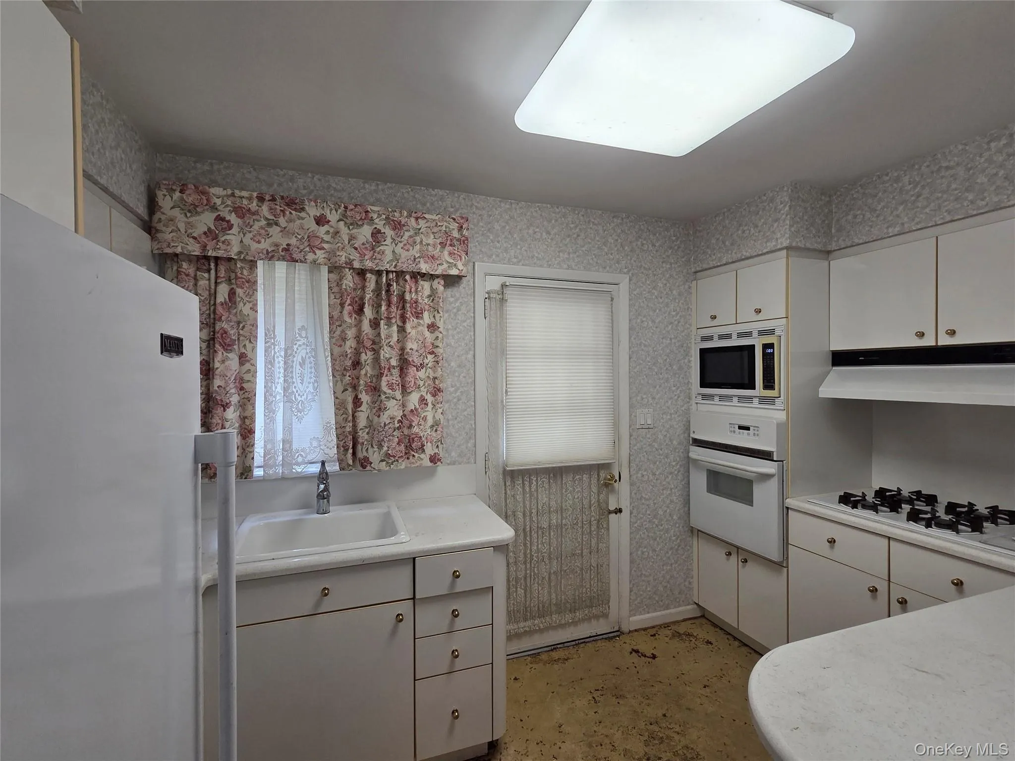 42 Sheridan Street, Huntington, NY, 3 Bedrooms Bedrooms, 6 Rooms Rooms,1 BathroomBathrooms,Residential,For Rent,Sheridan,0,1045146 42 Sheridan Street, Huntington, NY, 3 Bedrooms Bedrooms, 6 Rooms Rooms,1 BathroomBathrooms,Residential,For Rent,Sheridan,0,1045146