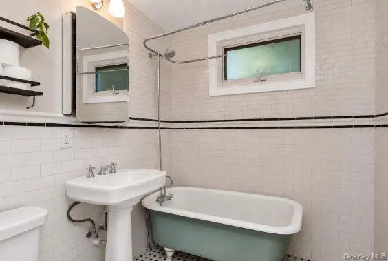 64 Tooker Avenue, Oyster Bay, NY, 3 Bedrooms Bedrooms, 8 Rooms Rooms,2 BathroomsBathrooms,Residential,For Rent,Tooker,0,1045148 64 Tooker Avenue, Oyster Bay, NY, 3 Bedrooms Bedrooms, 8 Rooms Rooms,2 BathroomsBathrooms,Residential,For Rent,Tooker,0,1045148