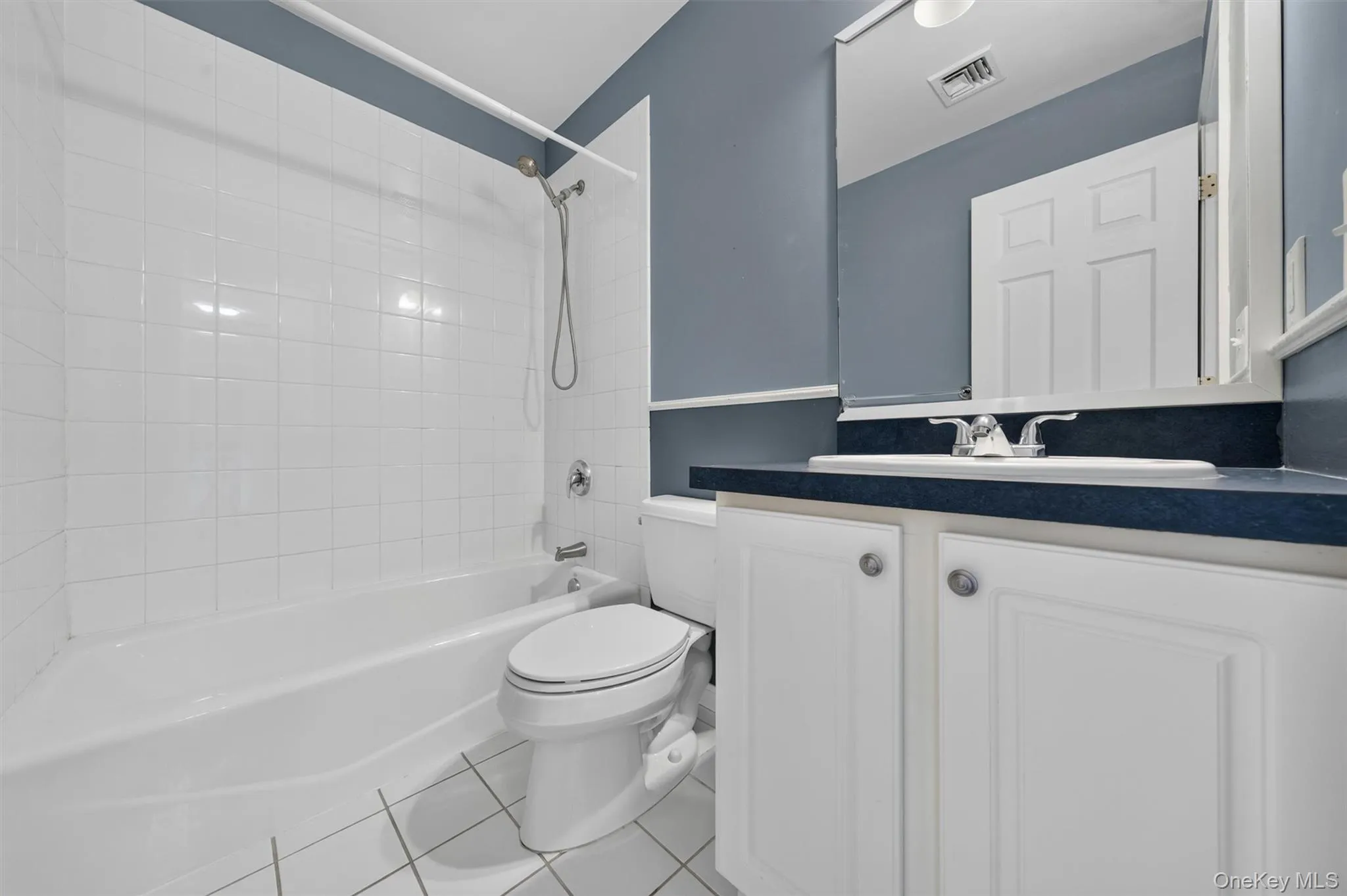 5 Oldwyck Crescent, Woodbury, NY, 4 Bedrooms Bedrooms, 8 Rooms Rooms,2 BathroomsBathrooms,Residential Lease,For Rent,Oldwyck,0,1045152 5 Oldwyck Crescent, Woodbury, NY, 4 Bedrooms Bedrooms, 8 Rooms Rooms,2 BathroomsBathrooms,Residential Lease,For Rent,Oldwyck,0,1045152