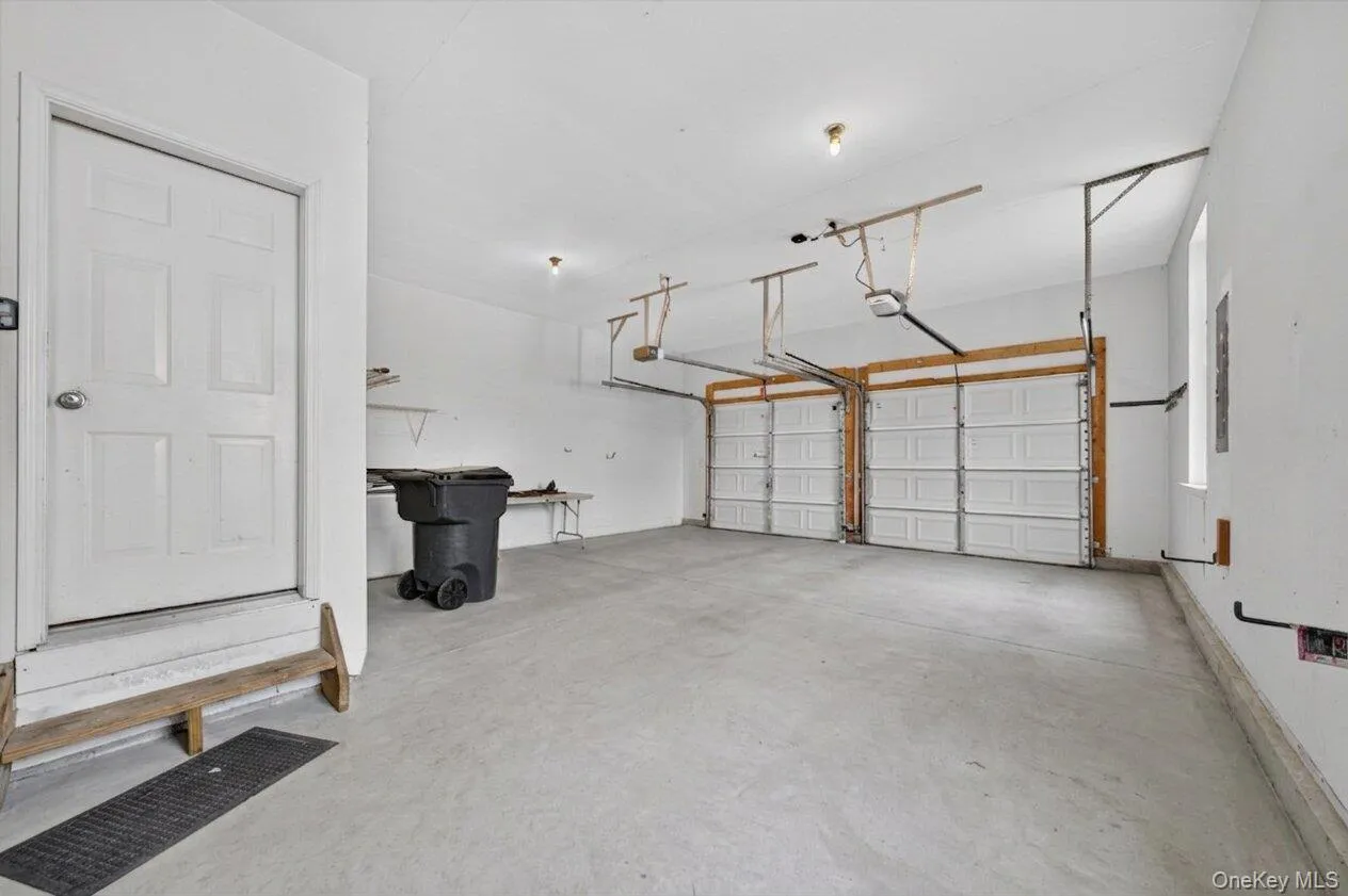 5 Oldwyck Crescent, Woodbury, NY, 4 Bedrooms Bedrooms, 8 Rooms Rooms,2 BathroomsBathrooms,Residential Lease,For Rent,Oldwyck,0,1045152 5 Oldwyck Crescent, Woodbury, NY, 4 Bedrooms Bedrooms, 8 Rooms Rooms,2 BathroomsBathrooms,Residential Lease,For Rent,Oldwyck,0,1045152