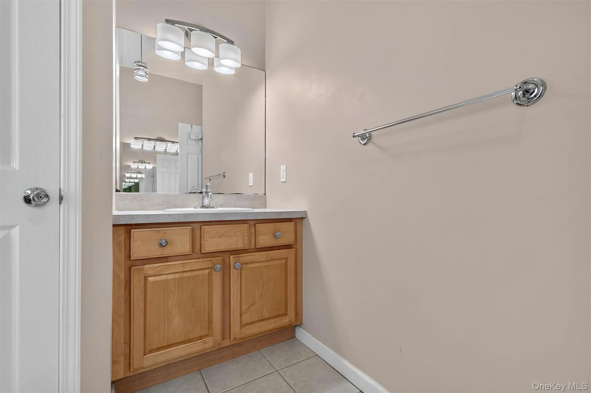 5 Oldwyck Crescent, Woodbury, NY, 4 Bedrooms Bedrooms, 8 Rooms Rooms,2 BathroomsBathrooms,Residential Lease,For Rent,Oldwyck,0,1045152 5 Oldwyck Crescent, Woodbury, NY, 4 Bedrooms Bedrooms, 8 Rooms Rooms,2 BathroomsBathrooms,Residential Lease,For Rent,Oldwyck,0,1045152