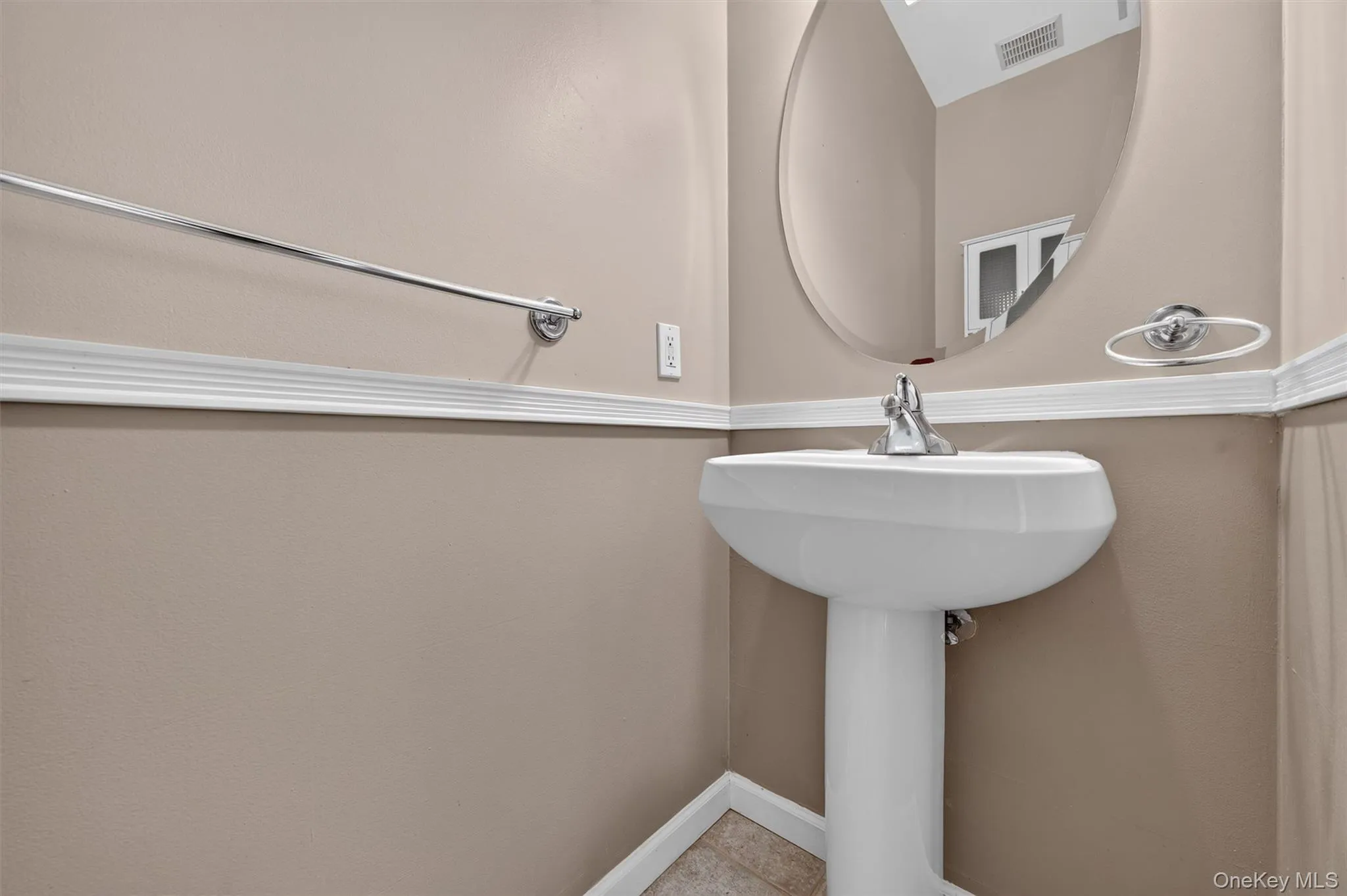 5 Oldwyck Crescent, Woodbury, NY, 4 Bedrooms Bedrooms, 8 Rooms Rooms,2 BathroomsBathrooms,Residential Lease,For Rent,Oldwyck,0,1045152 5 Oldwyck Crescent, Woodbury, NY, 4 Bedrooms Bedrooms, 8 Rooms Rooms,2 BathroomsBathrooms,Residential Lease,For Rent,Oldwyck,0,1045152