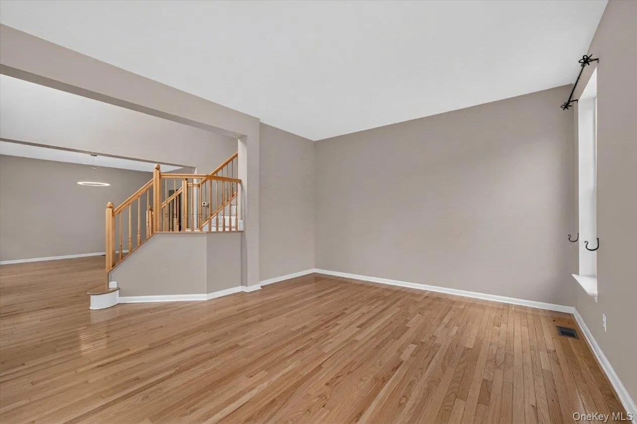 5 Oldwyck Crescent, Woodbury, NY, 4 Bedrooms Bedrooms, 8 Rooms Rooms,2 BathroomsBathrooms,Residential Lease,For Rent,Oldwyck,0,1045152 5 Oldwyck Crescent, Woodbury, NY, 4 Bedrooms Bedrooms, 8 Rooms Rooms,2 BathroomsBathrooms,Residential Lease,For Rent,Oldwyck,0,1045152