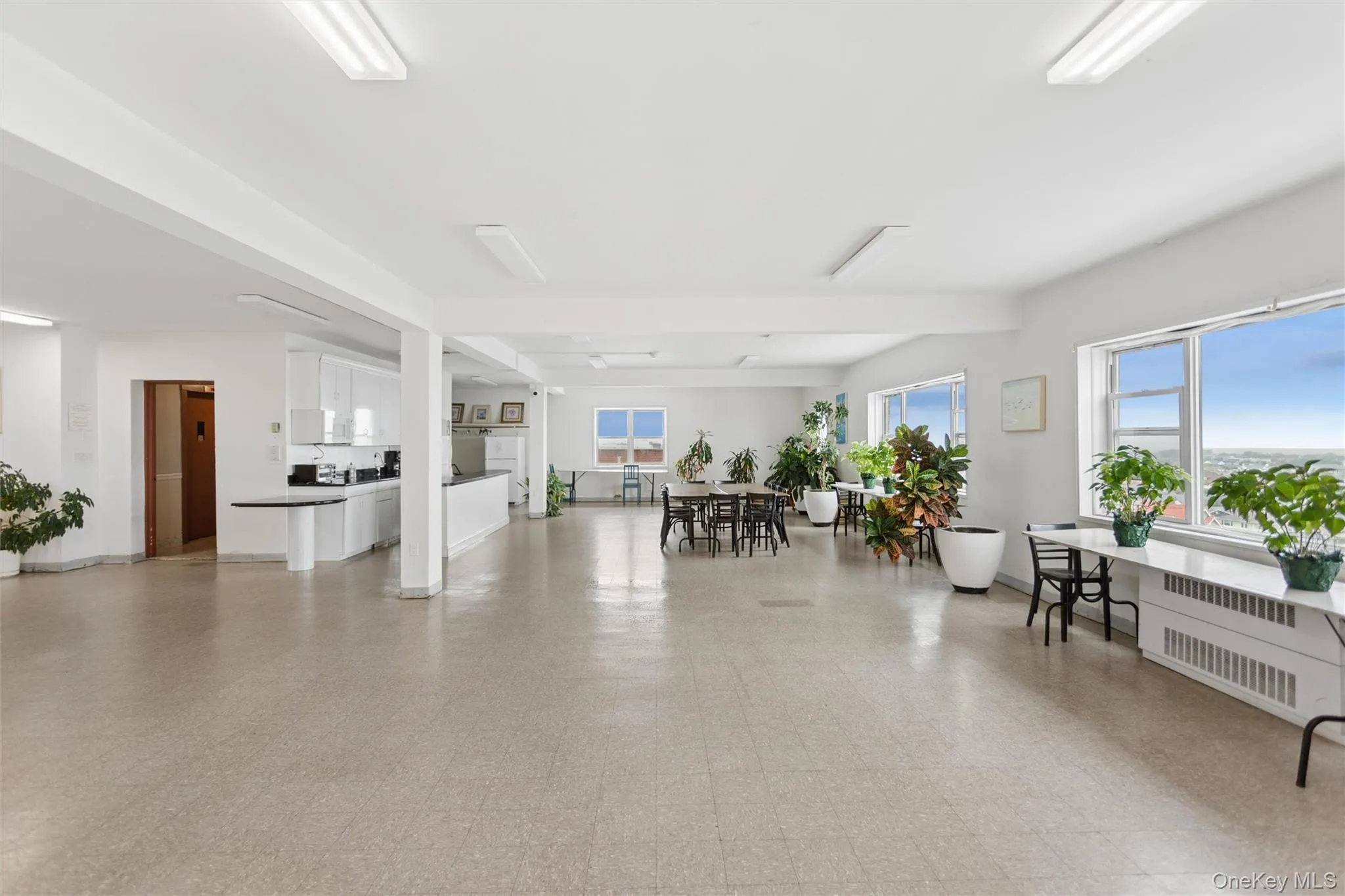 370 Broadway, Long Beach, NY, 2 Bedrooms Bedrooms, 5 Rooms Rooms,1 BathroomBathrooms,Residential,For Rent,Broadway,0,1045156 370 Broadway, Long Beach, NY, 2 Bedrooms Bedrooms, 5 Rooms Rooms,1 BathroomBathrooms,Residential,For Rent,Broadway,0,1045156