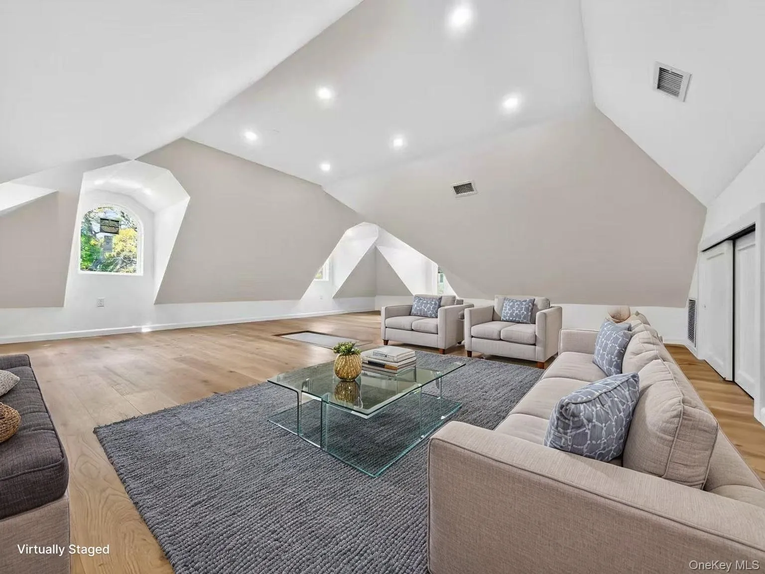 8366 Charlecote Ridge, New York, NY, 3 Bedrooms Bedrooms, 7 Rooms Rooms,4 BathroomsBathrooms,Residential,For Rent,Charlecote,0,1045162 8366 Charlecote Ridge, New York, NY, 3 Bedrooms Bedrooms, 7 Rooms Rooms,4 BathroomsBathrooms,Residential,For Rent,Charlecote,0,1045162