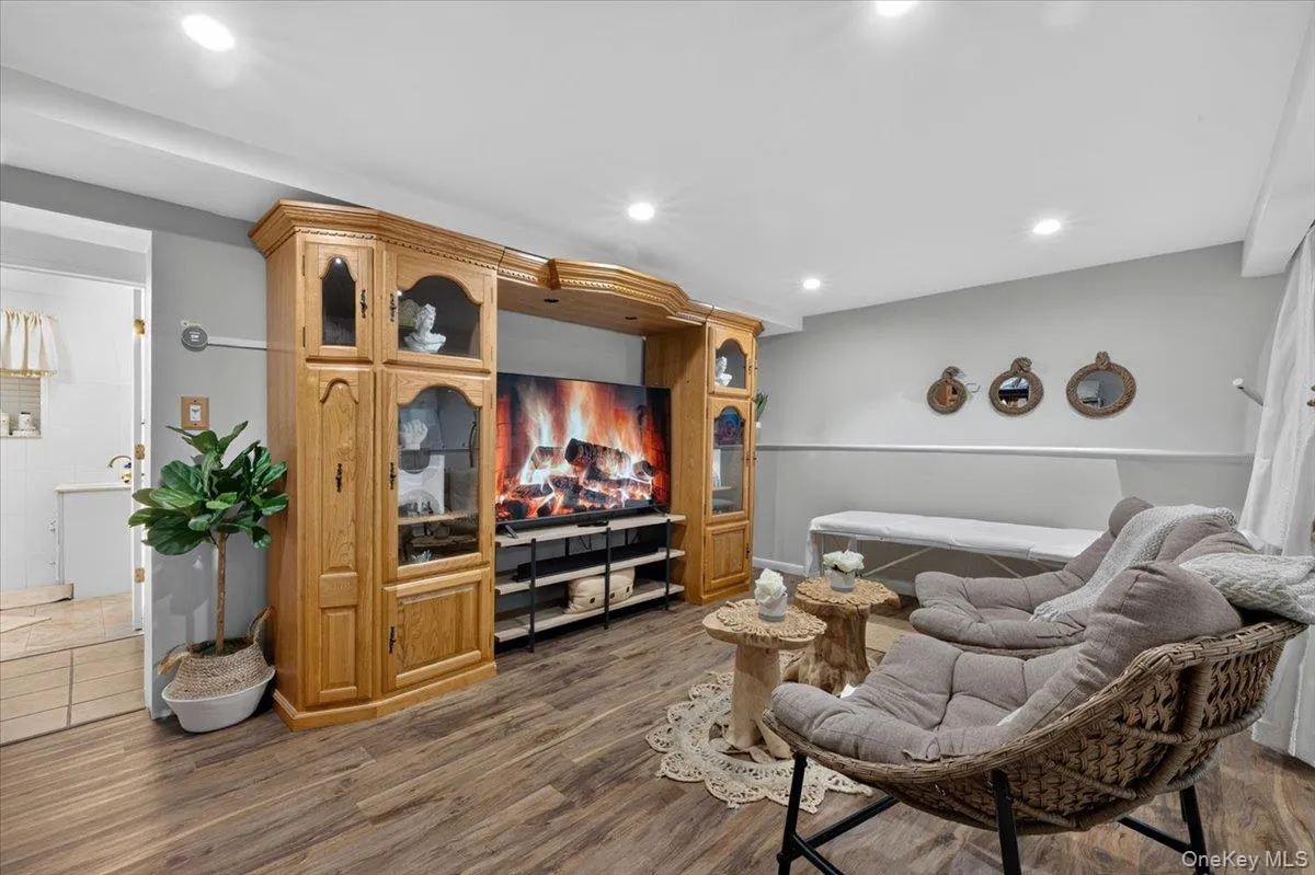 45 Dietz Avenue, Brookhaven, NY, 5 Bedrooms Bedrooms, 12 Rooms Rooms,4 BathroomsBathrooms,Residential,For Rent,Dietz,0,1045164 45 Dietz Avenue, Brookhaven, NY, 5 Bedrooms Bedrooms, 12 Rooms Rooms,4 BathroomsBathrooms,Residential,For Rent,Dietz,0,1045164