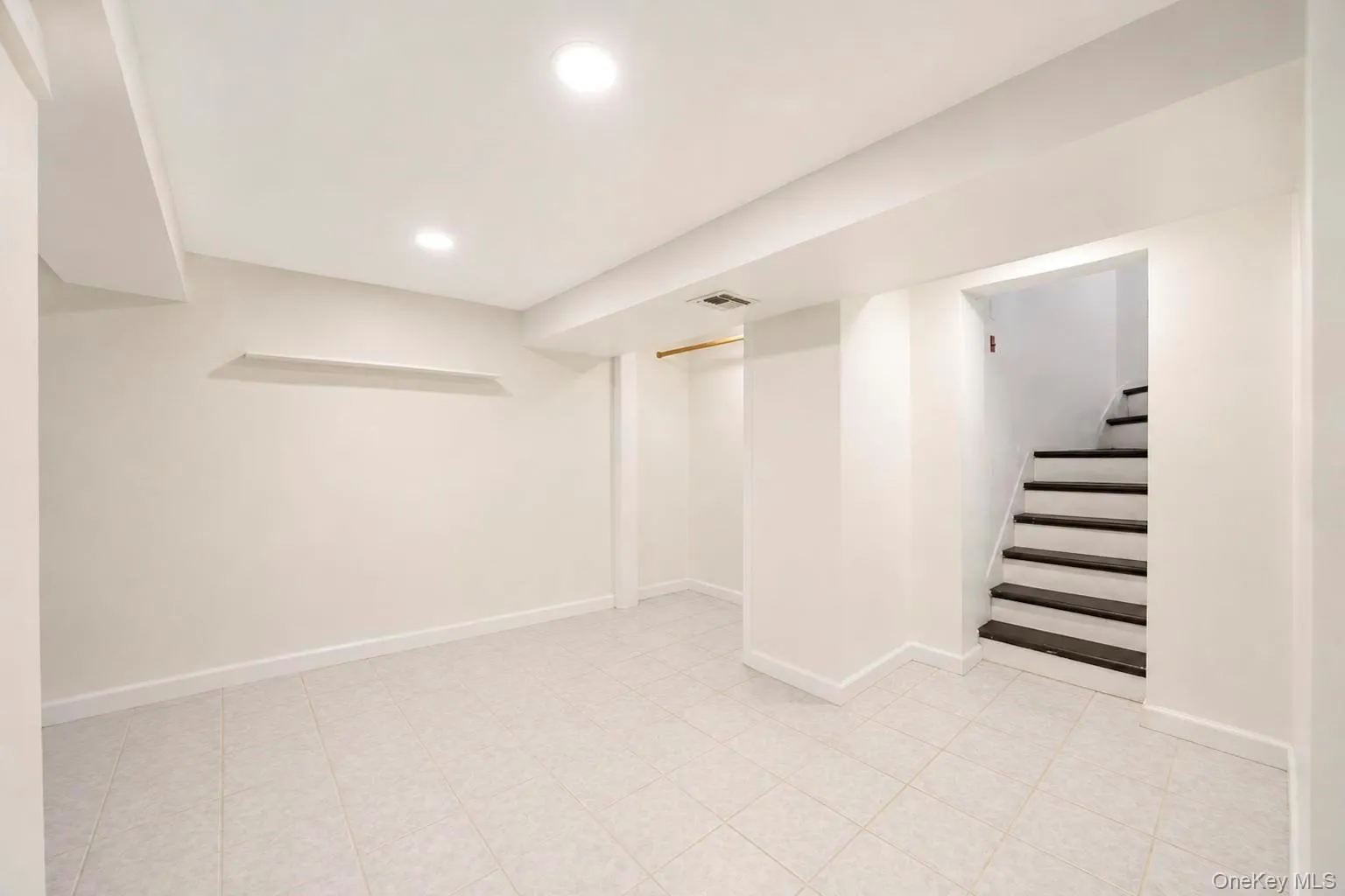 11 Verbena Court, Oyster Bay, NY, 3 Bedrooms Bedrooms, 10 Rooms Rooms,4 BathroomsBathrooms,Residential,For Rent,Verbena,0,1045166 11 Verbena Court, Oyster Bay, NY, 3 Bedrooms Bedrooms, 10 Rooms Rooms,4 BathroomsBathrooms,Residential,For Rent,Verbena,0,1045166