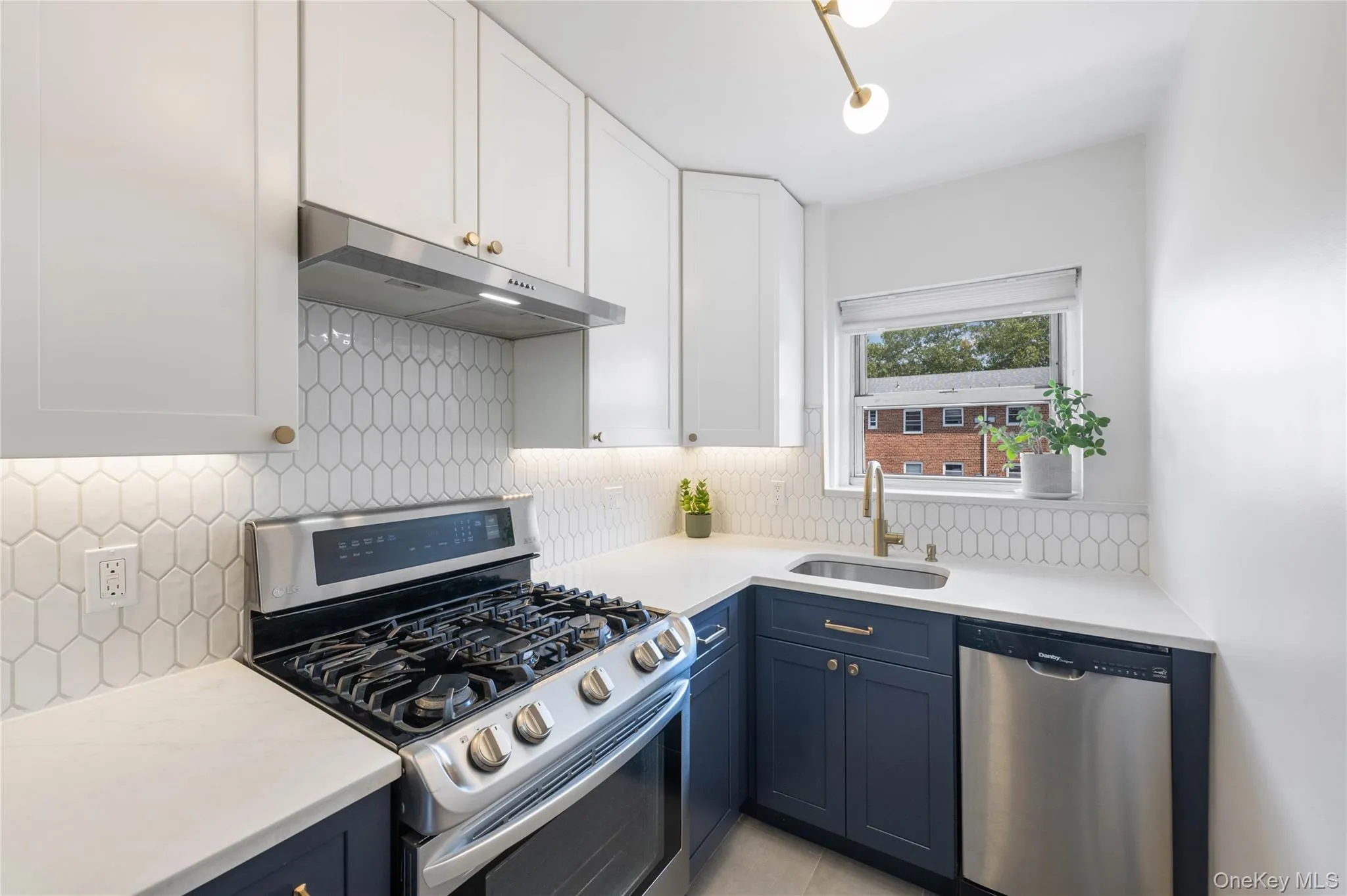 183 Drake Avenue, New Rochelle, NY, 2 Bedrooms Bedrooms, 9 Rooms Rooms,2 BathroomsBathrooms,Residential,For Rent,Drake,0,1045173 183 Drake Avenue, New Rochelle, NY, 2 Bedrooms Bedrooms, 9 Rooms Rooms,2 BathroomsBathrooms,Residential,For Rent,Drake,0,1045173