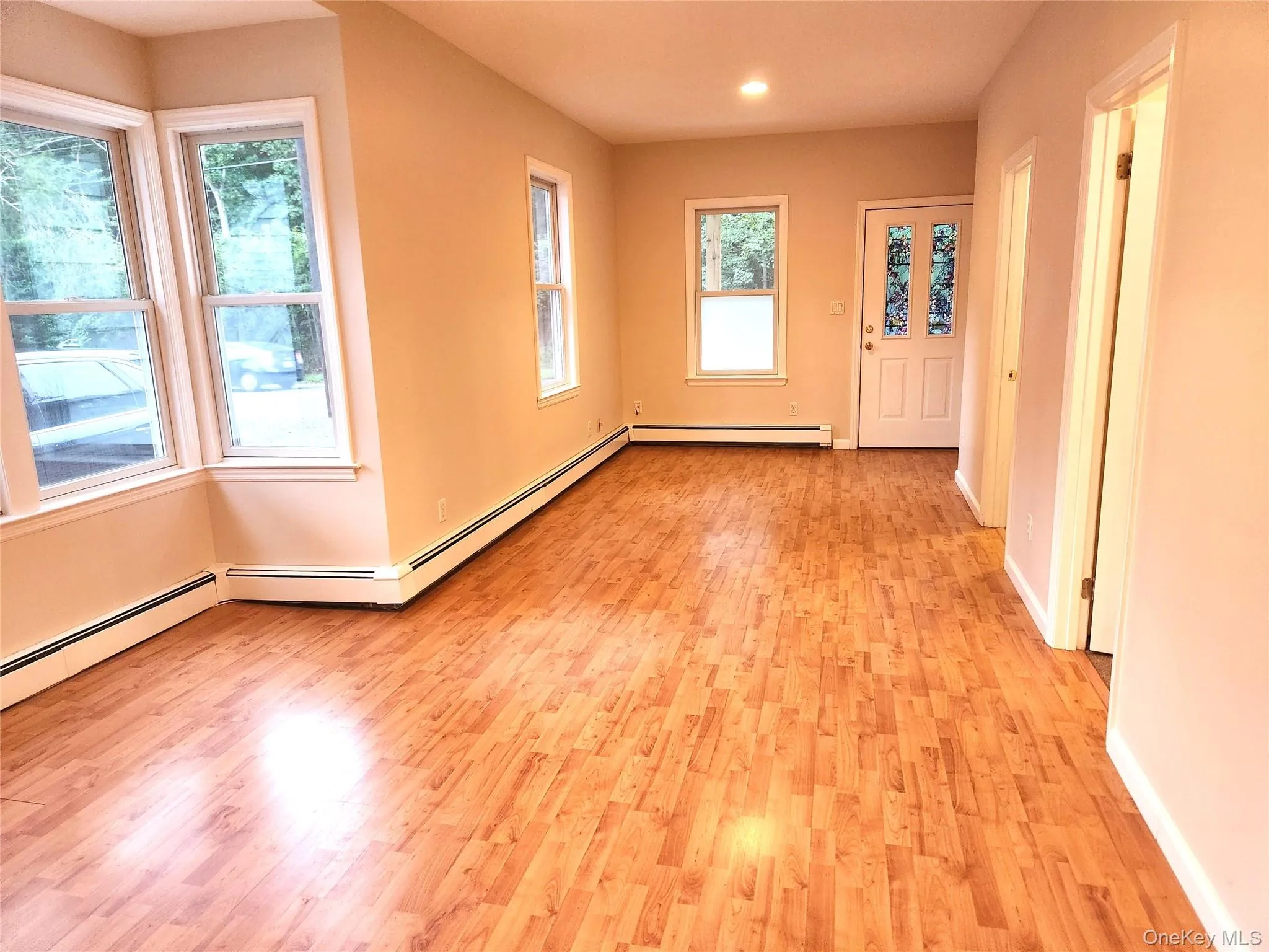 807 Meadow Road, Smithtown, NY, 3 Bedrooms Bedrooms, 6 Rooms Rooms,1 BathroomBathrooms,Residential Lease,For Rent,Meadow,0,1045174 807 Meadow Road, Smithtown, NY, 3 Bedrooms Bedrooms, 6 Rooms Rooms,1 BathroomBathrooms,Residential Lease,For Rent,Meadow,0,1045174
