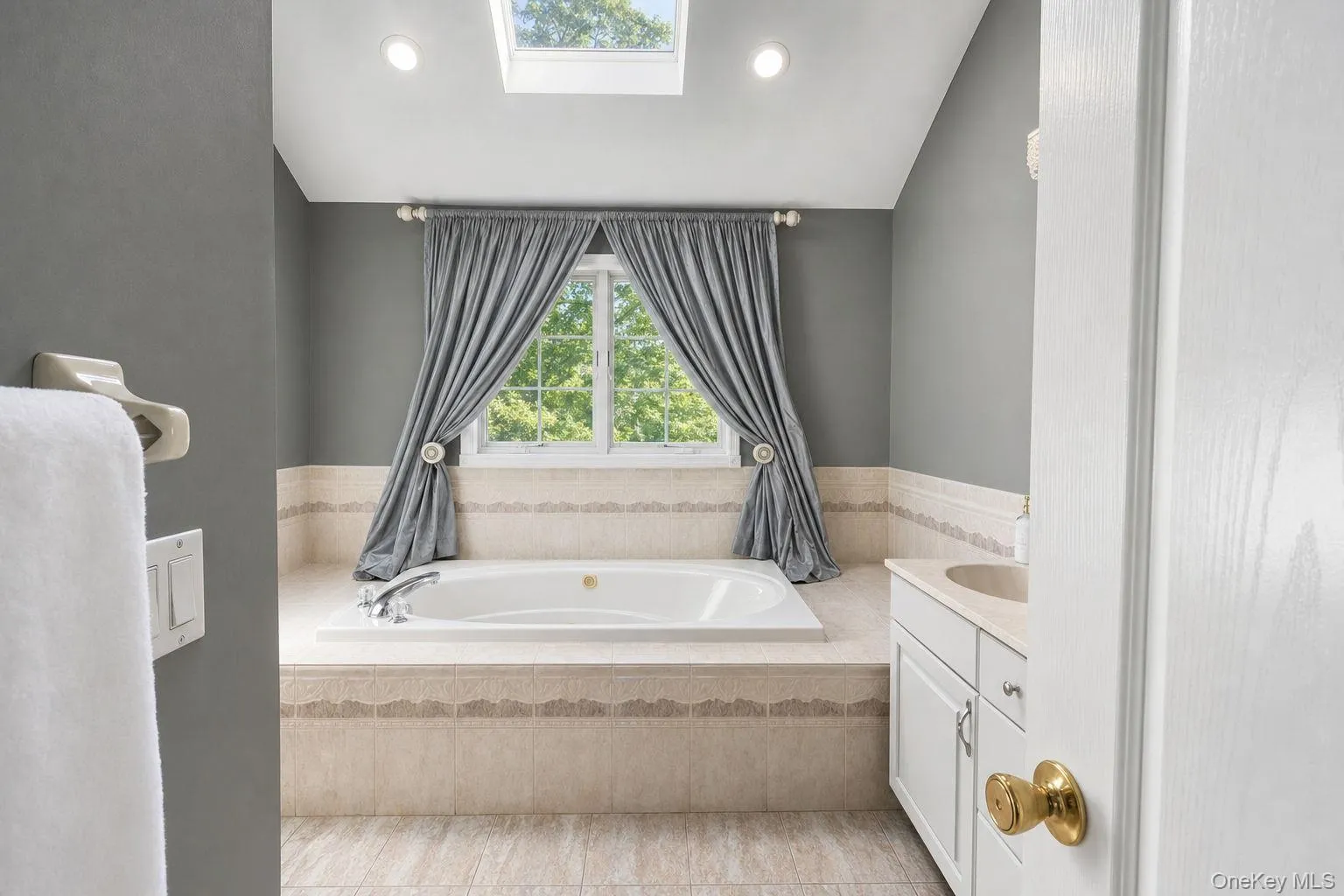 3 Trinity Place, Cornwall, NY, 5 Bedrooms Bedrooms, 14 Rooms Rooms,3 BathroomsBathrooms,Residential,For Rent,Trinity,0,1045175 3 Trinity Place, Cornwall, NY, 5 Bedrooms Bedrooms, 14 Rooms Rooms,3 BathroomsBathrooms,Residential,For Rent,Trinity,0,1045175