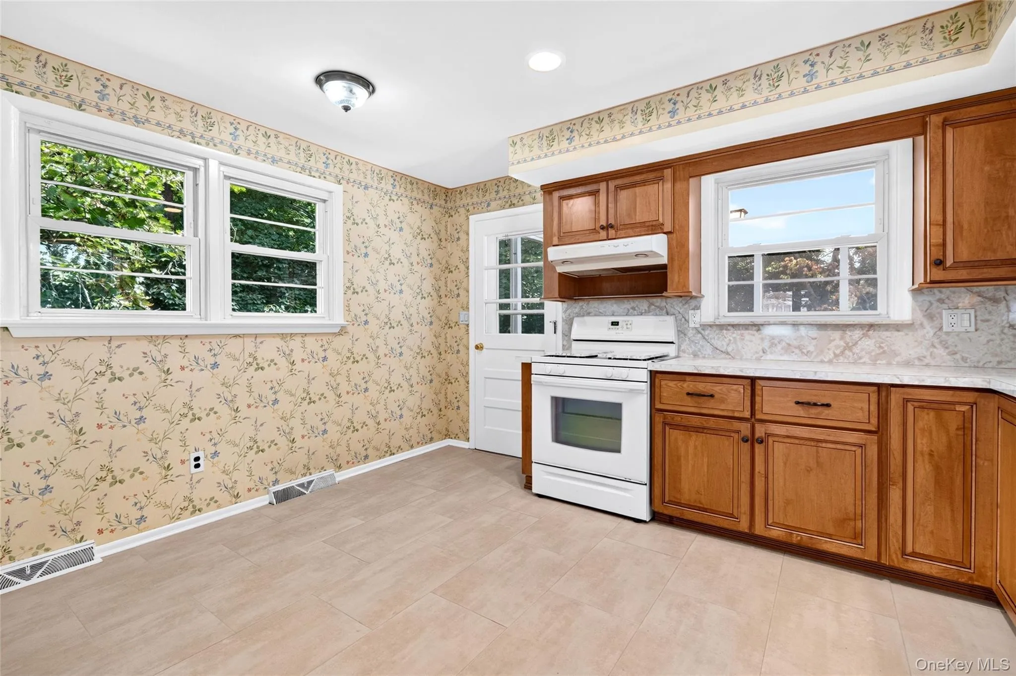 92 Kings Highway, Clarkstown, NY, 7 Bedrooms Bedrooms, 12 Rooms Rooms,2 BathroomsBathrooms,Residential,For Rent,Kings,0,1045187 92 Kings Highway, Clarkstown, NY, 7 Bedrooms Bedrooms, 12 Rooms Rooms,2 BathroomsBathrooms,Residential,For Rent,Kings,0,1045187