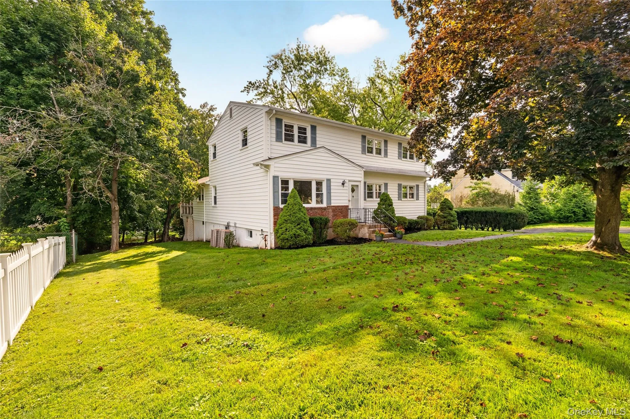 92 Kings Highway, Clarkstown, NY, 7 Bedrooms Bedrooms, 12 Rooms Rooms,2 BathroomsBathrooms,Residential,For Rent,Kings,0,1045187 92 Kings Highway, Clarkstown, NY, 7 Bedrooms Bedrooms, 12 Rooms Rooms,2 BathroomsBathrooms,Residential,For Rent,Kings,0,1045187