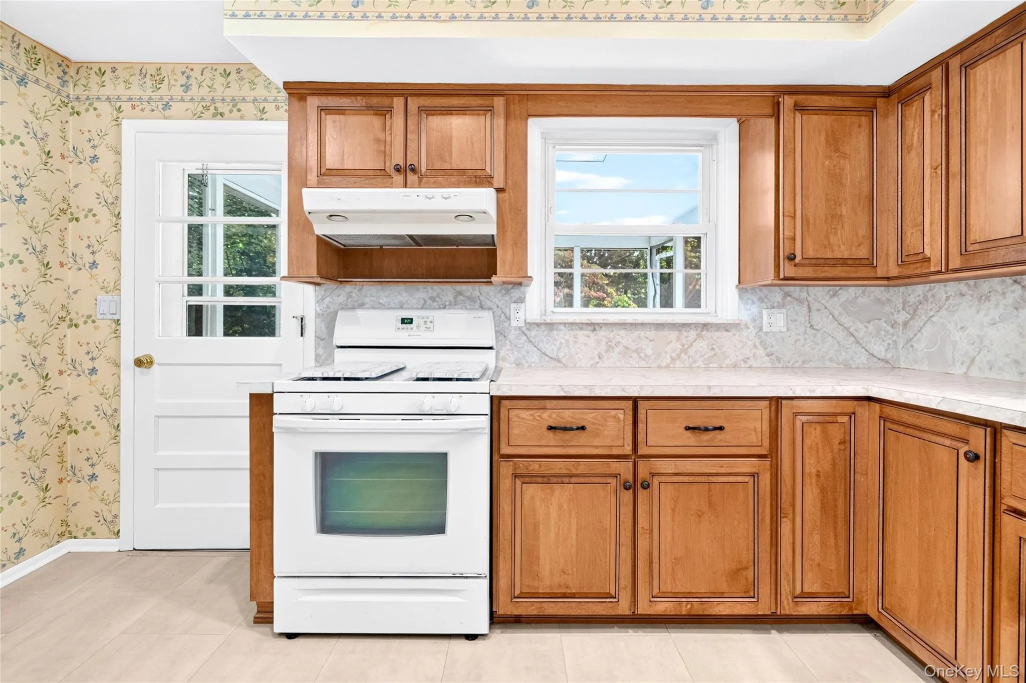 92 Kings Highway, Clarkstown, NY, 7 Bedrooms Bedrooms, 12 Rooms Rooms,2 BathroomsBathrooms,Residential,For Rent,Kings,0,1045187 92 Kings Highway, Clarkstown, NY, 7 Bedrooms Bedrooms, 12 Rooms Rooms,2 BathroomsBathrooms,Residential,For Rent,Kings,0,1045187