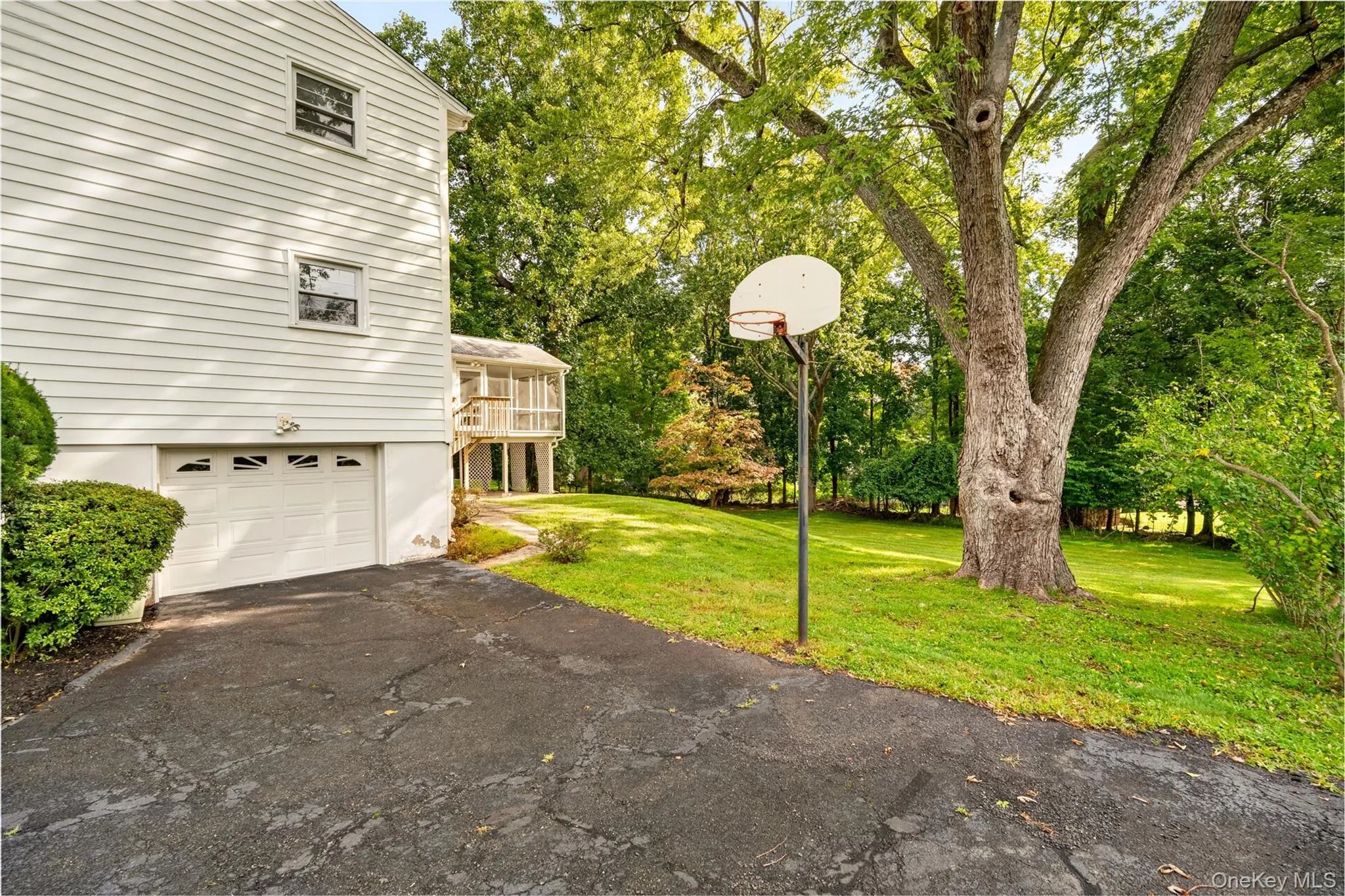 92 Kings Highway, Clarkstown, NY, 7 Bedrooms Bedrooms, 12 Rooms Rooms,2 BathroomsBathrooms,Residential,For Rent,Kings,0,1045187 92 Kings Highway, Clarkstown, NY, 7 Bedrooms Bedrooms, 12 Rooms Rooms,2 BathroomsBathrooms,Residential,For Rent,Kings,0,1045187