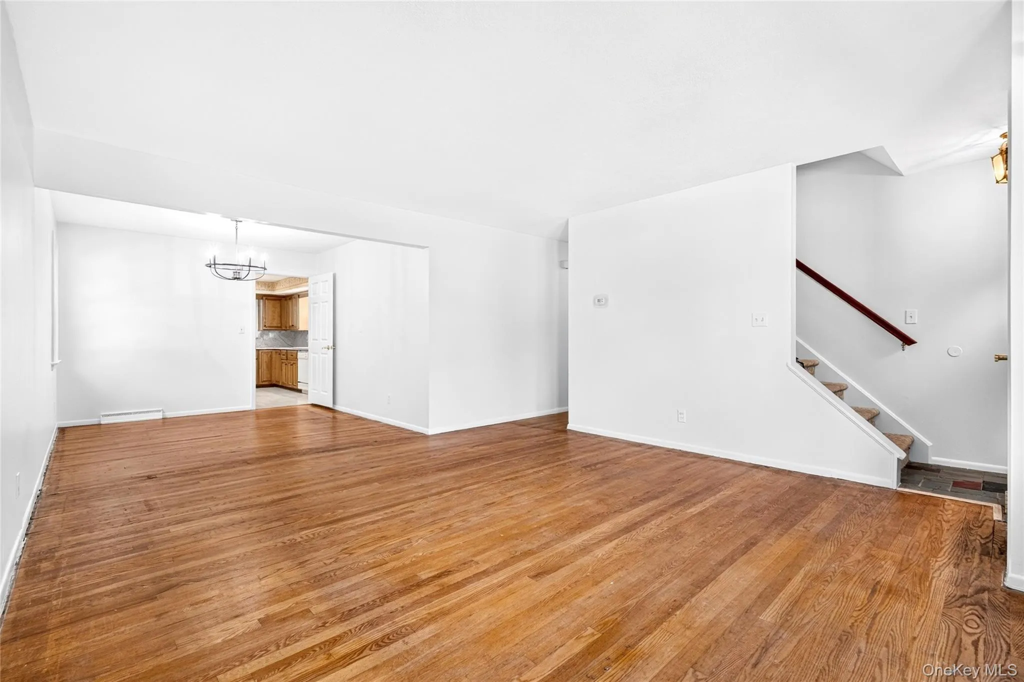 92 Kings Highway, Clarkstown, NY, 7 Bedrooms Bedrooms, 12 Rooms Rooms,2 BathroomsBathrooms,Residential,For Rent,Kings,0,1045187 92 Kings Highway, Clarkstown, NY, 7 Bedrooms Bedrooms, 12 Rooms Rooms,2 BathroomsBathrooms,Residential,For Rent,Kings,0,1045187