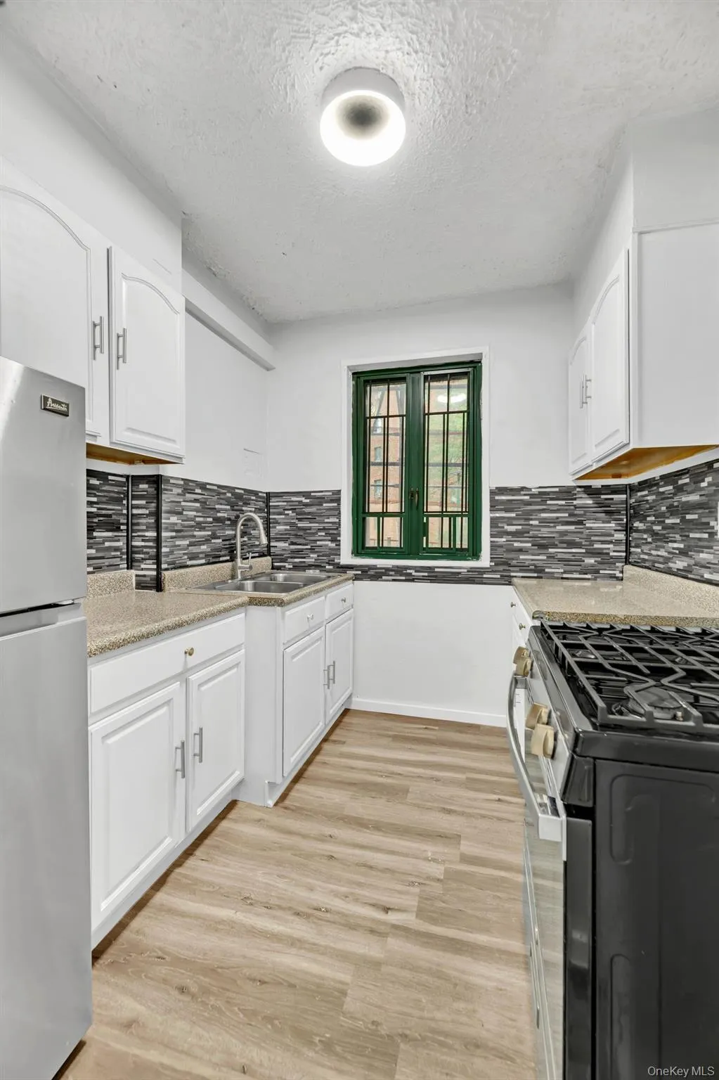 7 Metropolitan Oval, New York, NY, 1 Bedroom Bedrooms, 3 Room Rooms,1 BathroomBathrooms,Residential Lease,For Rent,Metropolitan,0,1045205 7 Metropolitan Oval, New York, NY, 1 Bedroom Bedrooms, 3 Room Rooms,1 BathroomBathrooms,Residential Lease,For Rent,Metropolitan,0,1045205