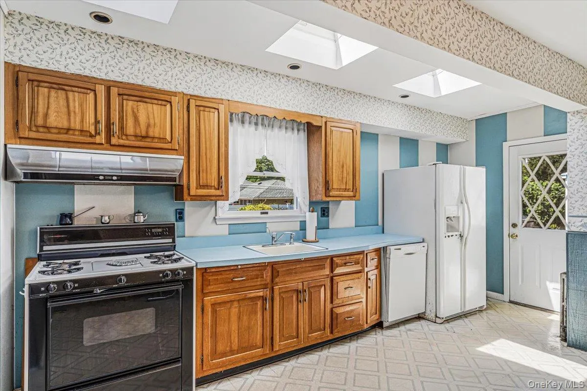 1860 Rockville Drive, Hempstead, NY, 4 Bedrooms Bedrooms, 8 Rooms Rooms,1 BathroomBathrooms,Residential,For Rent,Rockville,0,1045207 1860 Rockville Drive, Hempstead, NY, 4 Bedrooms Bedrooms, 8 Rooms Rooms,1 BathroomBathrooms,Residential,For Rent,Rockville,0,1045207