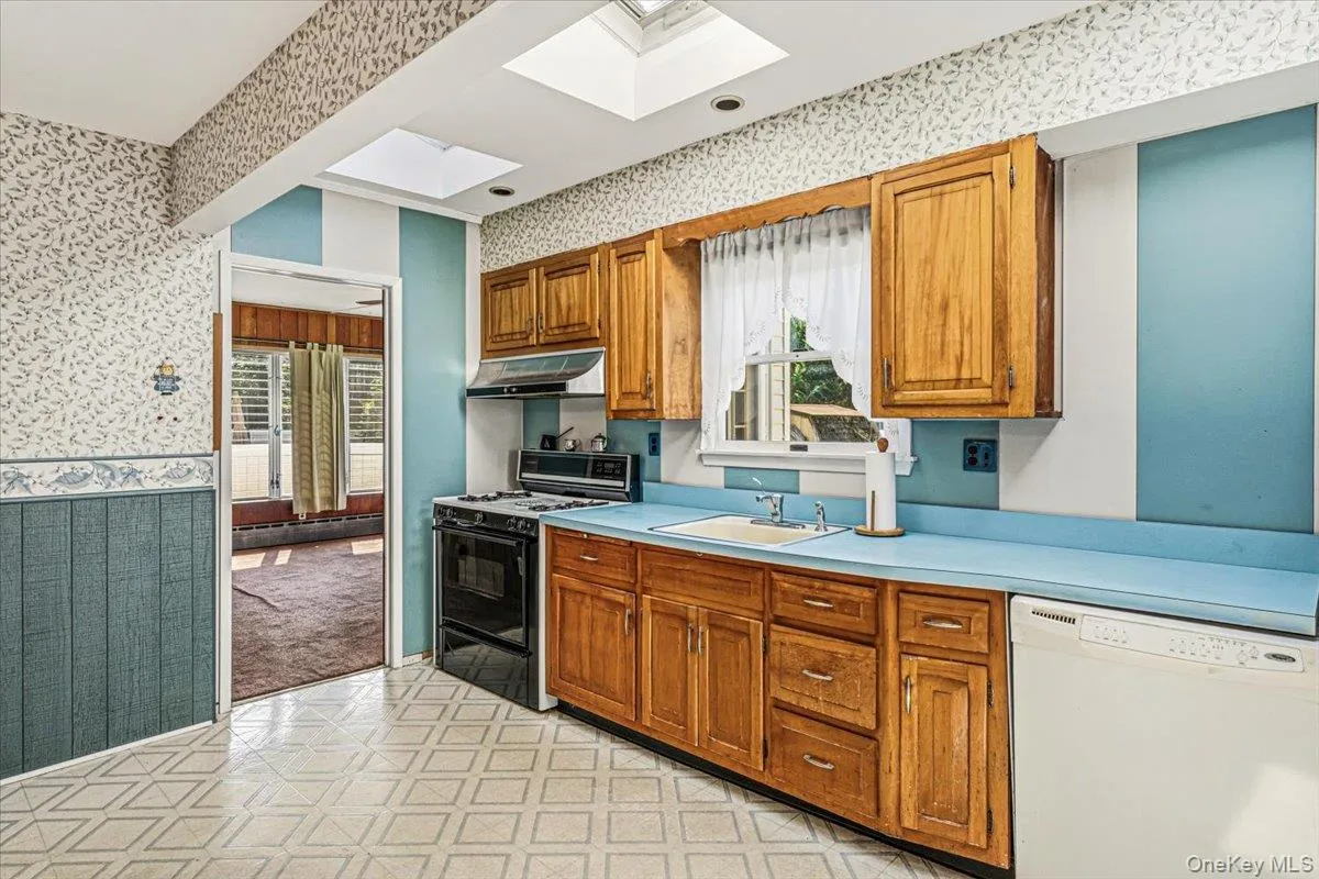 1860 Rockville Drive, Hempstead, NY, 4 Bedrooms Bedrooms, 8 Rooms Rooms,1 BathroomBathrooms,Residential,For Rent,Rockville,0,1045207 1860 Rockville Drive, Hempstead, NY, 4 Bedrooms Bedrooms, 8 Rooms Rooms,1 BathroomBathrooms,Residential,For Rent,Rockville,0,1045207