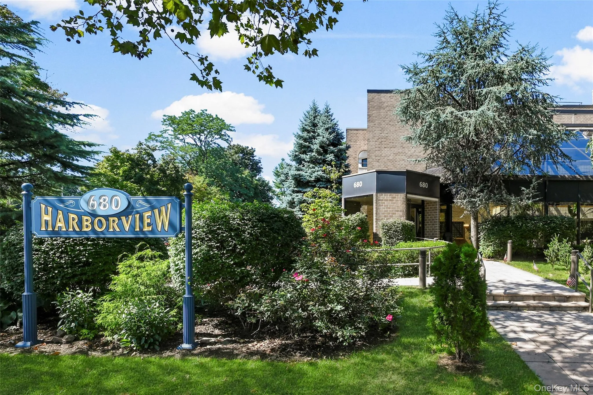 With tons of amenities, this is the one you have been waiting for. With tons of amenities, this is the one you have been waiting for.