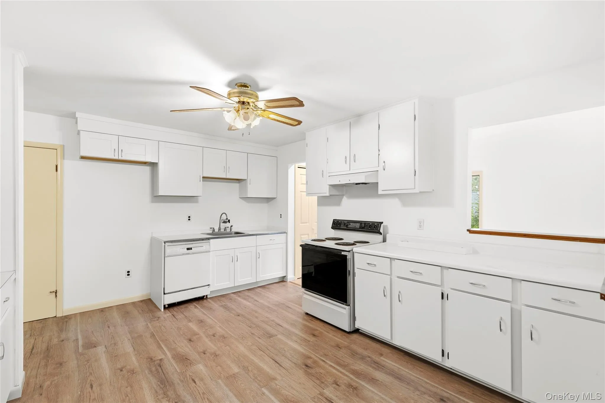 41 Shirley Street, Riverhead, NY, 3 Bedrooms Bedrooms, 8 Rooms Rooms,3 BathroomsBathrooms,Residential,For Rent,Shirley,0,1045215 41 Shirley Street, Riverhead, NY, 3 Bedrooms Bedrooms, 8 Rooms Rooms,3 BathroomsBathrooms,Residential,For Rent,Shirley,0,1045215