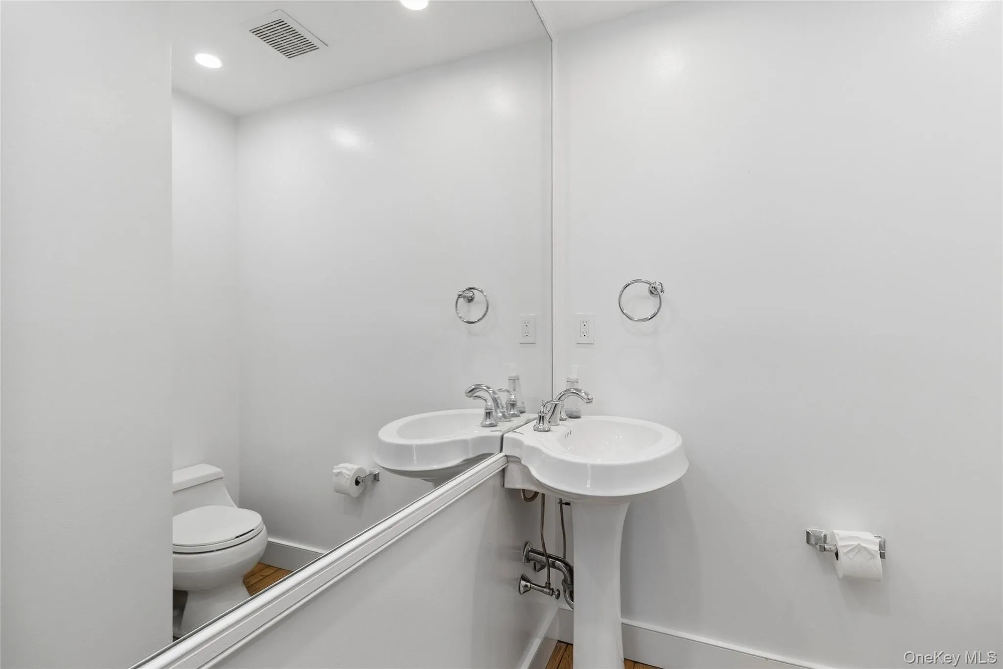 44 Diane Drive, East Hampton, NY, 4 Bedrooms Bedrooms, 6 Rooms Rooms,2 BathroomsBathrooms,Residential Lease,For Rent,Diane,0,1045230 44 Diane Drive, East Hampton, NY, 4 Bedrooms Bedrooms, 6 Rooms Rooms,2 BathroomsBathrooms,Residential Lease,For Rent,Diane,0,1045230