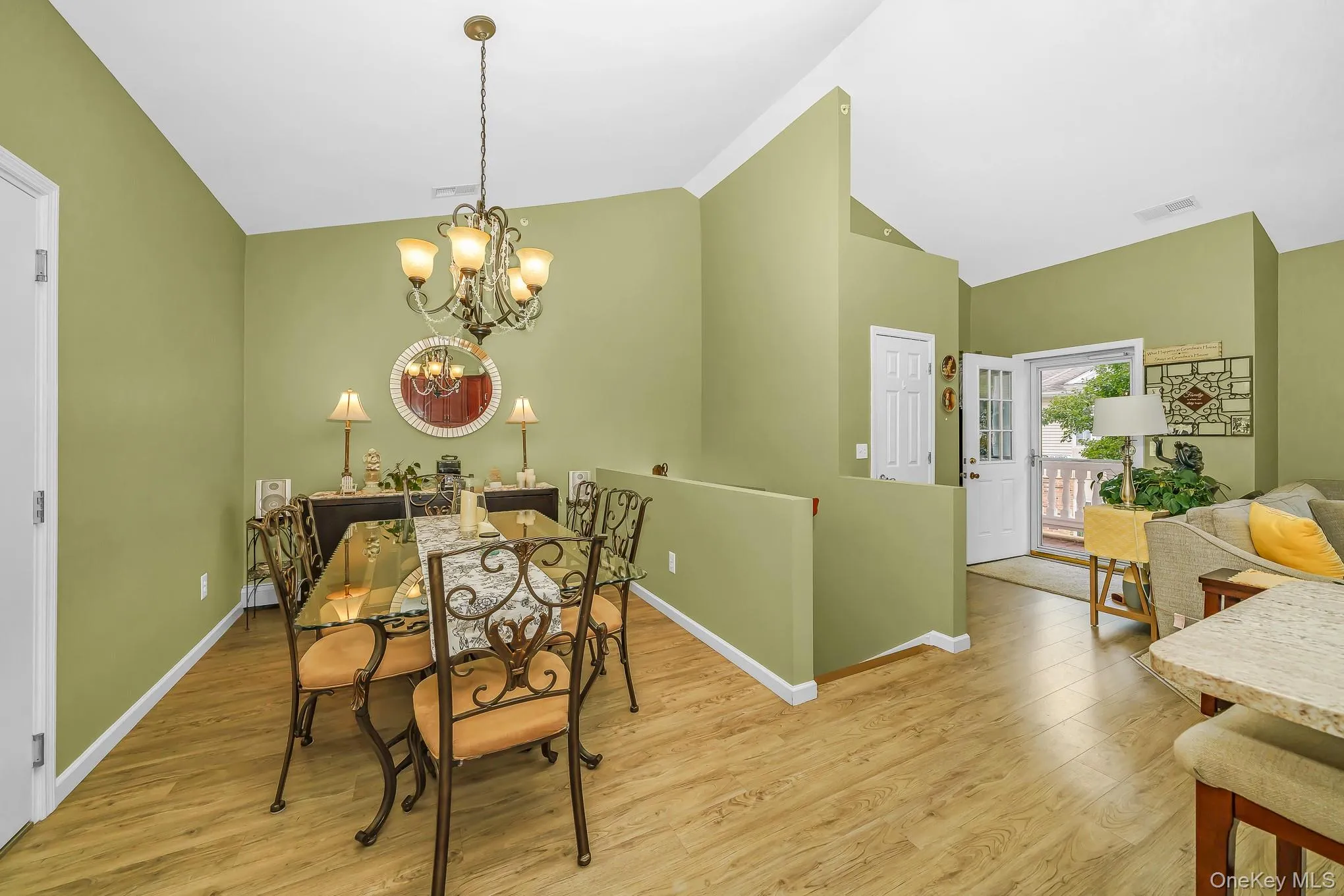 30 Sarah Court, Babylon, NY, 2 Bedrooms Bedrooms, 5 Rooms Rooms,2 BathroomsBathrooms,Residential,For Rent,Sarah,0,1045244 30 Sarah Court, Babylon, NY, 2 Bedrooms Bedrooms, 5 Rooms Rooms,2 BathroomsBathrooms,Residential,For Rent,Sarah,0,1045244