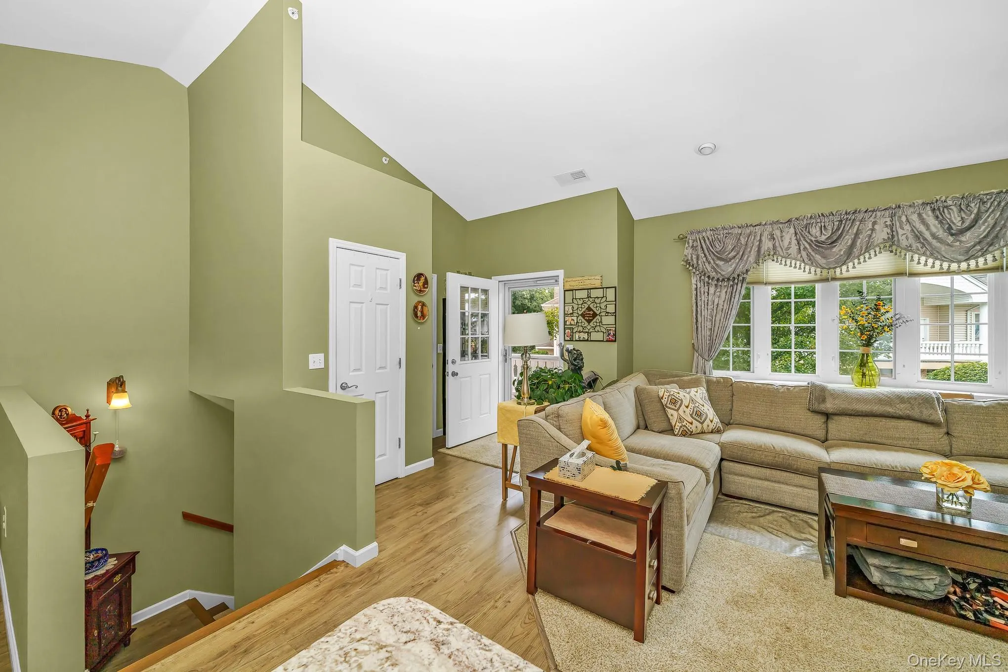 30 Sarah Court, Babylon, NY, 2 Bedrooms Bedrooms, 5 Rooms Rooms,2 BathroomsBathrooms,Residential,For Rent,Sarah,0,1045244 30 Sarah Court, Babylon, NY, 2 Bedrooms Bedrooms, 5 Rooms Rooms,2 BathroomsBathrooms,Residential,For Rent,Sarah,0,1045244