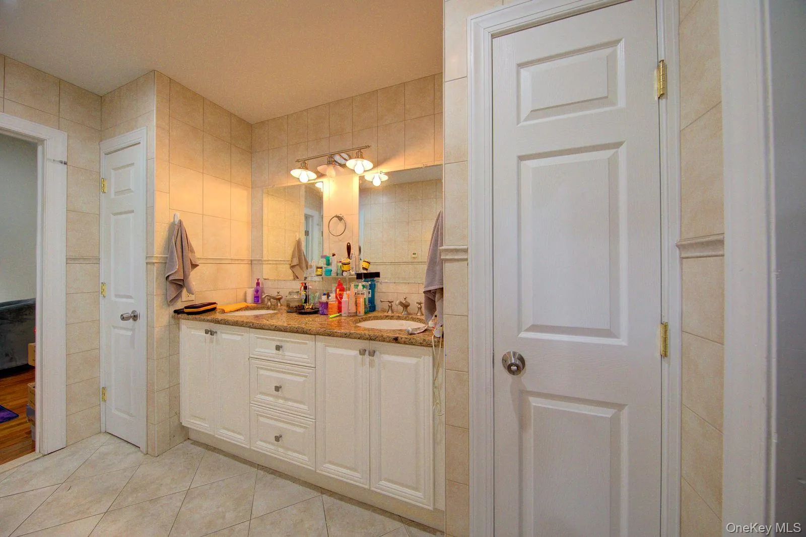 97 Chestnut Street, Brookhaven, NY, 6 Bedrooms Bedrooms, 13 Rooms Rooms,5 BathroomsBathrooms,Residential,For Rent,Chestnut,0,1045245 97 Chestnut Street, Brookhaven, NY, 6 Bedrooms Bedrooms, 13 Rooms Rooms,5 BathroomsBathrooms,Residential,For Rent,Chestnut,0,1045245