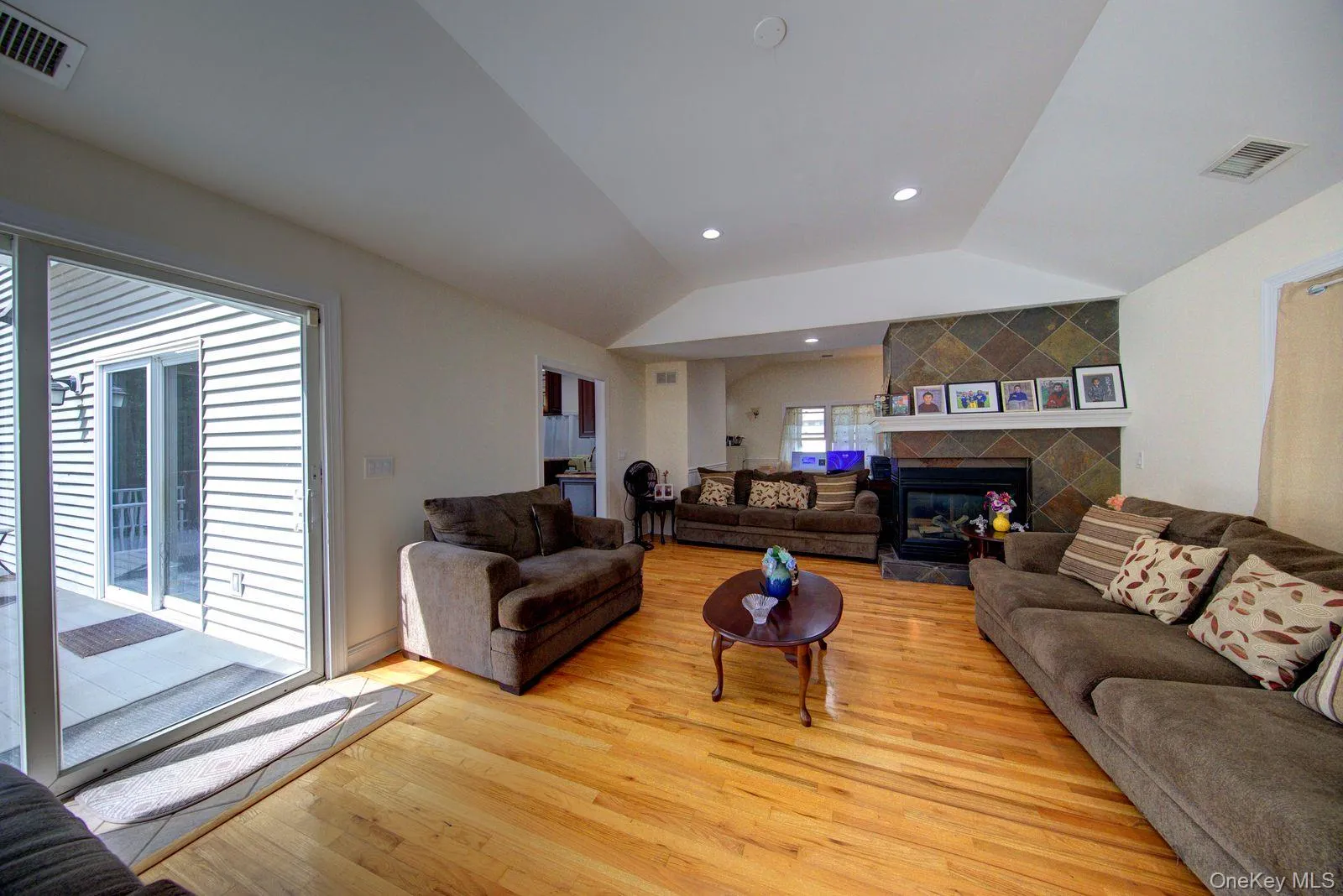 97 Chestnut Street, Brookhaven, NY, 6 Bedrooms Bedrooms, 13 Rooms Rooms,5 BathroomsBathrooms,Residential,For Rent,Chestnut,0,1045245 97 Chestnut Street, Brookhaven, NY, 6 Bedrooms Bedrooms, 13 Rooms Rooms,5 BathroomsBathrooms,Residential,For Rent,Chestnut,0,1045245