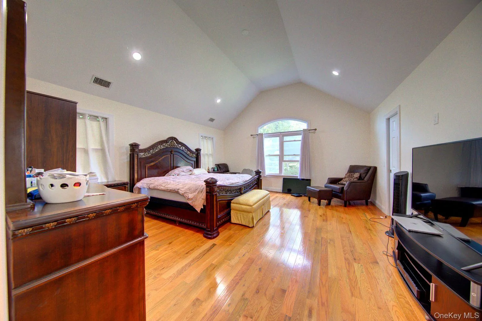 97 Chestnut Street, Brookhaven, NY, 6 Bedrooms Bedrooms, 13 Rooms Rooms,5 BathroomsBathrooms,Residential,For Rent,Chestnut,0,1045245 97 Chestnut Street, Brookhaven, NY, 6 Bedrooms Bedrooms, 13 Rooms Rooms,5 BathroomsBathrooms,Residential,For Rent,Chestnut,0,1045245