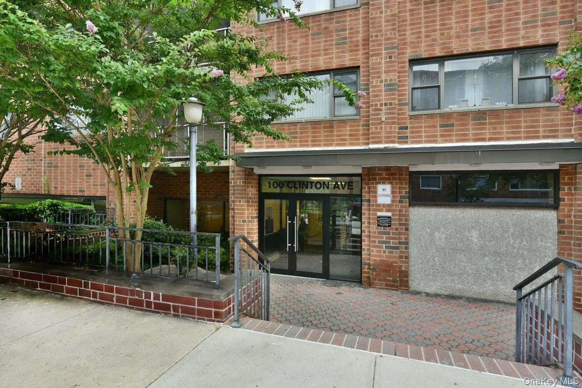 100 Clinton Avenue, Hempstead, NY, 1 Bedroom Bedrooms, 4 Rooms Rooms,1 BathroomBathrooms,Residential,For Rent,Clinton,0,1045246 100 Clinton Avenue, Hempstead, NY, 1 Bedroom Bedrooms, 4 Rooms Rooms,1 BathroomBathrooms,Residential,For Rent,Clinton,0,1045246