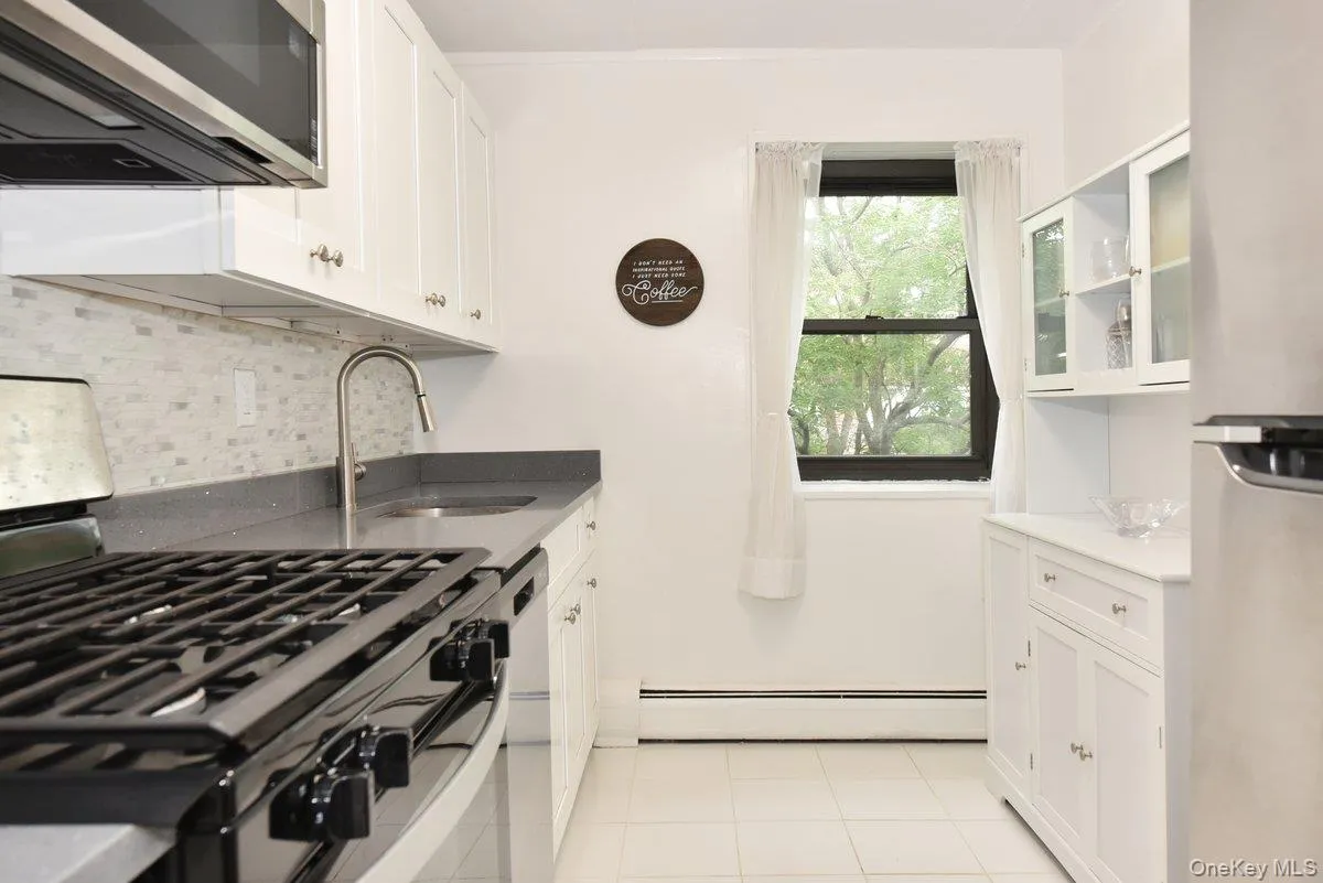 100 Clinton Avenue, Hempstead, NY, 1 Bedroom Bedrooms, 4 Rooms Rooms,1 BathroomBathrooms,Residential,For Rent,Clinton,0,1045246 100 Clinton Avenue, Hempstead, NY, 1 Bedroom Bedrooms, 4 Rooms Rooms,1 BathroomBathrooms,Residential,For Rent,Clinton,0,1045246