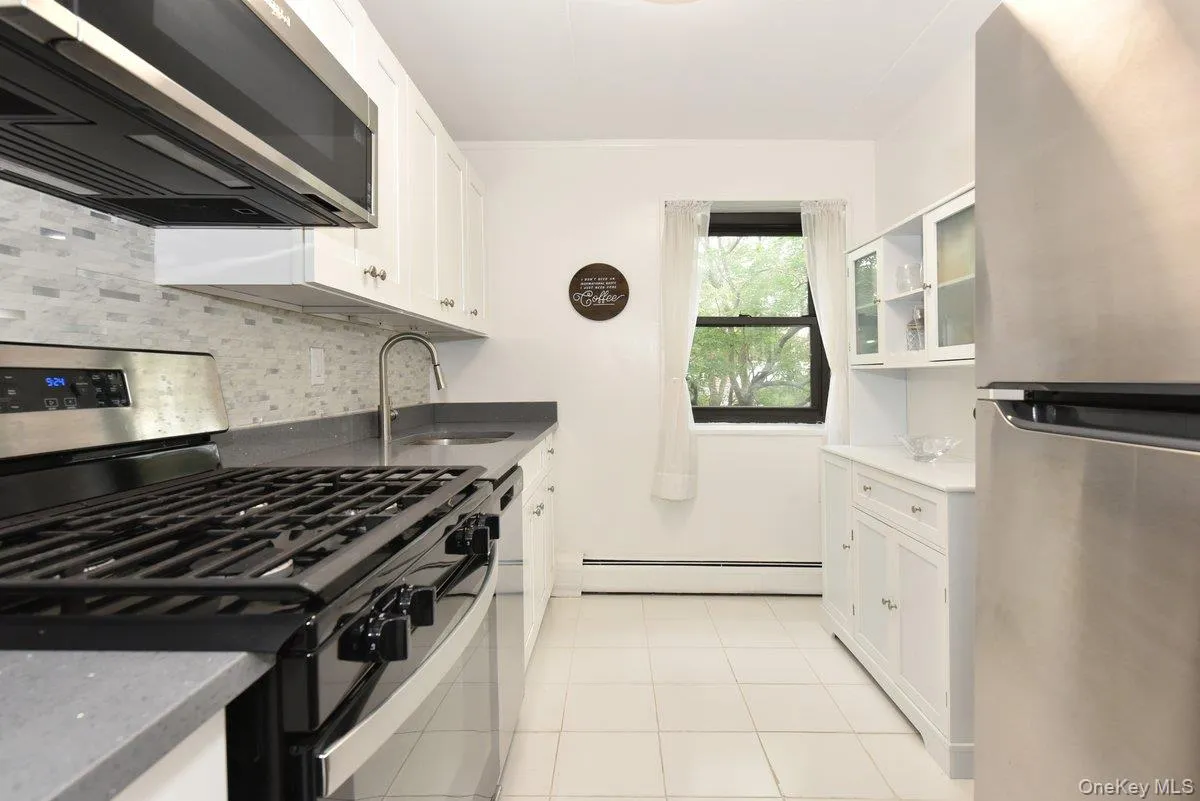 100 Clinton Avenue, Hempstead, NY, 1 Bedroom Bedrooms, 4 Rooms Rooms,1 BathroomBathrooms,Residential,For Rent,Clinton,0,1045246 100 Clinton Avenue, Hempstead, NY, 1 Bedroom Bedrooms, 4 Rooms Rooms,1 BathroomBathrooms,Residential,For Rent,Clinton,0,1045246