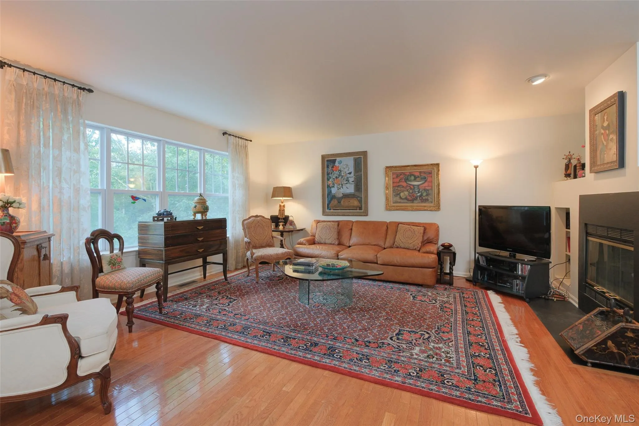 The living room, with such a large space gives you endless ways to arrange your furniture The living room, with such a large space gives you endless ways to arrange your furniture
