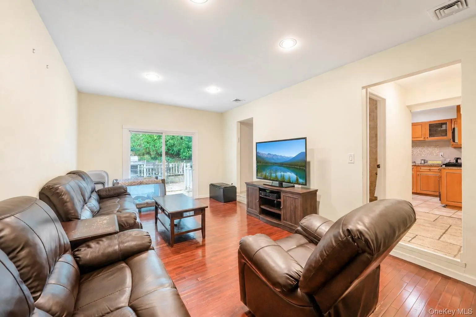 5 Cathy Lane, North Hempstead, NY, 4 Bedrooms Bedrooms, 9 Rooms Rooms,2 BathroomsBathrooms,Residential,For Rent,Cathy,0,1045252 5 Cathy Lane, North Hempstead, NY, 4 Bedrooms Bedrooms, 9 Rooms Rooms,2 BathroomsBathrooms,Residential,For Rent,Cathy,0,1045252
