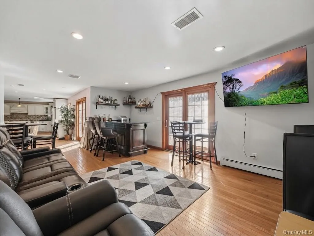 21 Argow Place, Clarkstown, NY, 5 Bedrooms Bedrooms, 10 Rooms Rooms,3 BathroomsBathrooms,Residential,For Rent,Argow,0,1045259 21 Argow Place, Clarkstown, NY, 5 Bedrooms Bedrooms, 10 Rooms Rooms,3 BathroomsBathrooms,Residential,For Rent,Argow,0,1045259