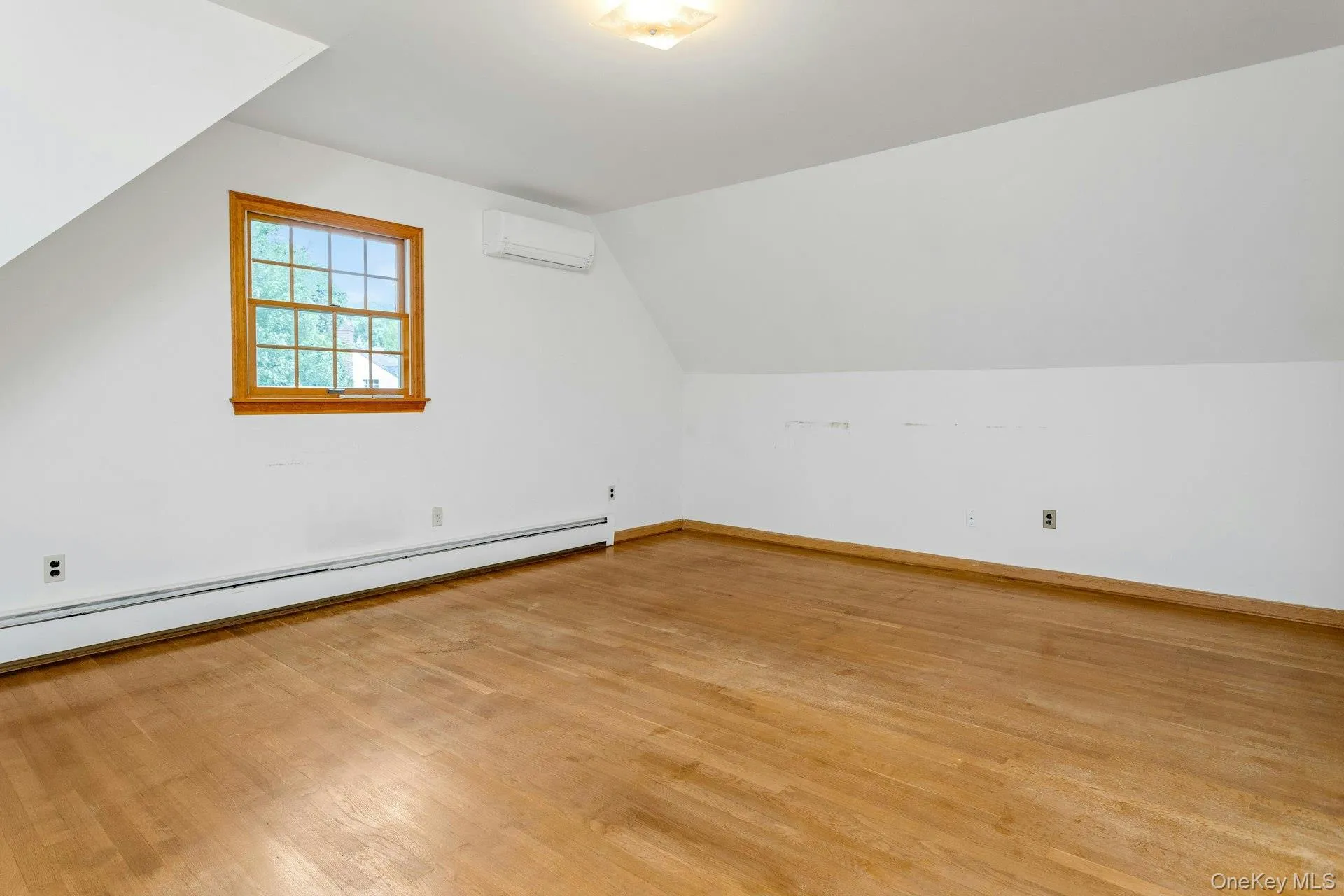 Fourth bedroom. Fourth bedroom.