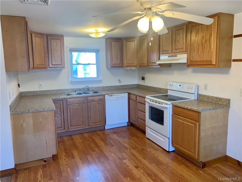 45 Walker Street, Mount Hope, NY, 2 Bedrooms Bedrooms, 6 Rooms Rooms,1 BathroomBathrooms,Residential,For Rent,Walker,0,1045265 45 Walker Street, Mount Hope, NY, 2 Bedrooms Bedrooms, 6 Rooms Rooms,1 BathroomBathrooms,Residential,For Rent,Walker,0,1045265