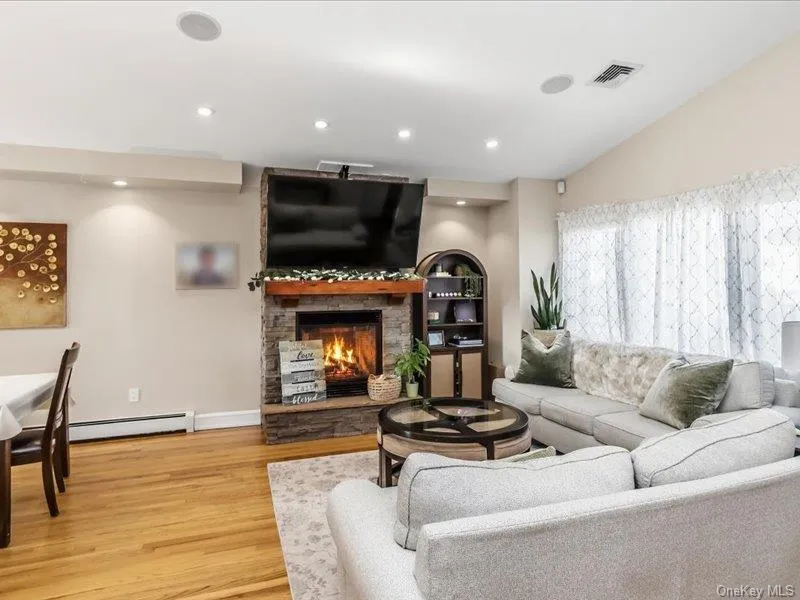 260 20th Street, Babylon, NY, 3 Bedrooms Bedrooms, 9 Rooms Rooms,2 BathroomsBathrooms,Residential,For Rent,20th,0,1045267 260 20th Street, Babylon, NY, 3 Bedrooms Bedrooms, 9 Rooms Rooms,2 BathroomsBathrooms,Residential,For Rent,20th,0,1045267