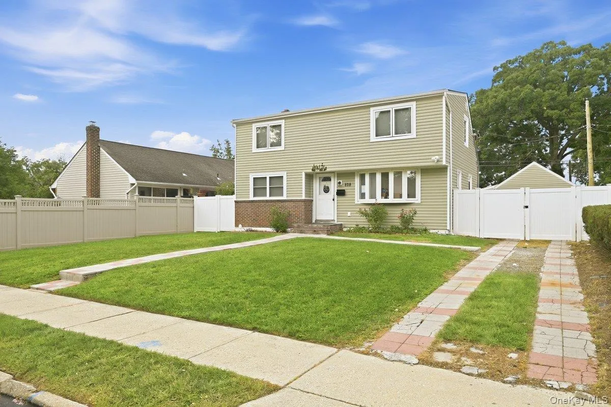 828 Bruce Drive, Hempstead, NY, 4 Bedrooms Bedrooms, 14 Rooms Rooms,2 BathroomsBathrooms,Residential,For Rent,Bruce,0,1045276 828 Bruce Drive, Hempstead, NY, 4 Bedrooms Bedrooms, 14 Rooms Rooms,2 BathroomsBathrooms,Residential,For Rent,Bruce,0,1045276