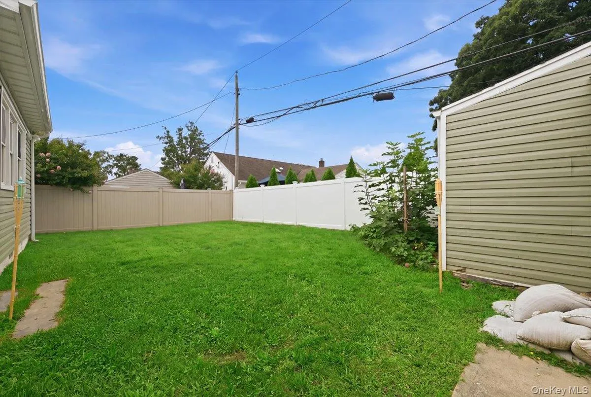 828 Bruce Drive, Hempstead, NY, 4 Bedrooms Bedrooms, 14 Rooms Rooms,2 BathroomsBathrooms,Residential,For Rent,Bruce,0,1045276 828 Bruce Drive, Hempstead, NY, 4 Bedrooms Bedrooms, 14 Rooms Rooms,2 BathroomsBathrooms,Residential,For Rent,Bruce,0,1045276